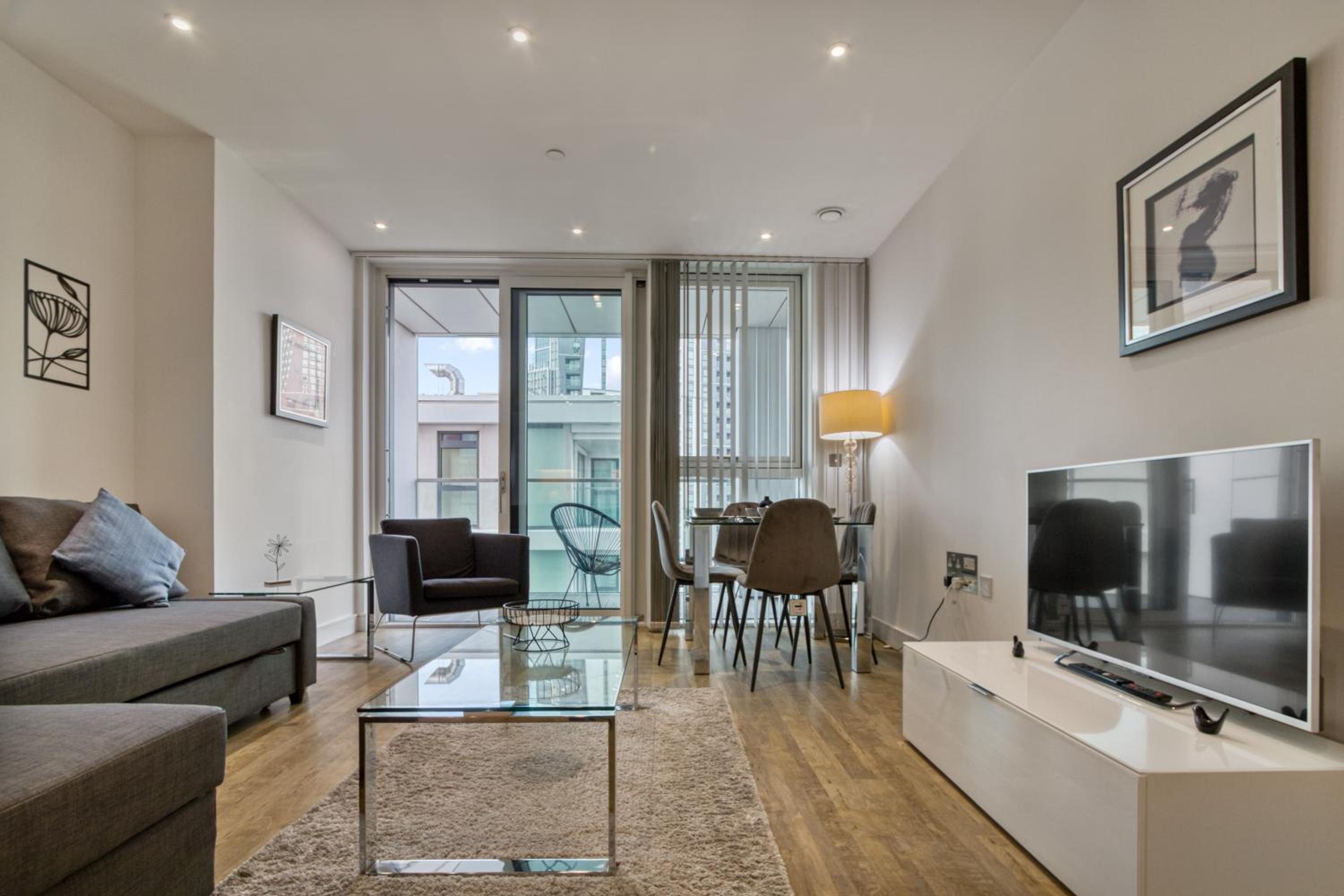 Stylish and Spacious- One Bed in Nine Elms