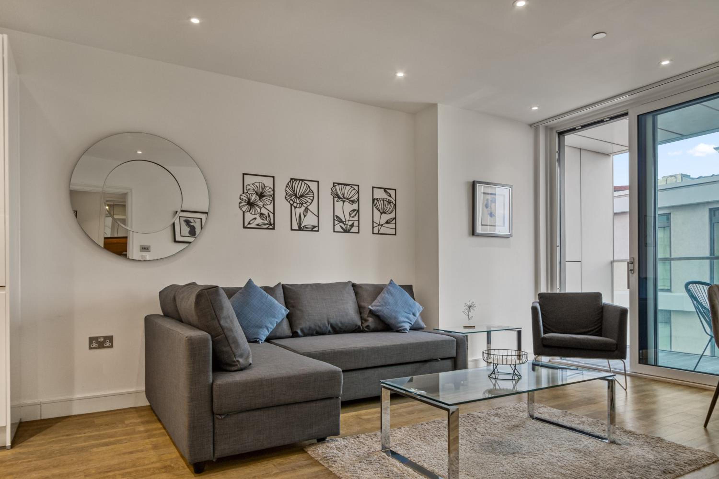Stylish and Spacious- One Bed in Nine Elms