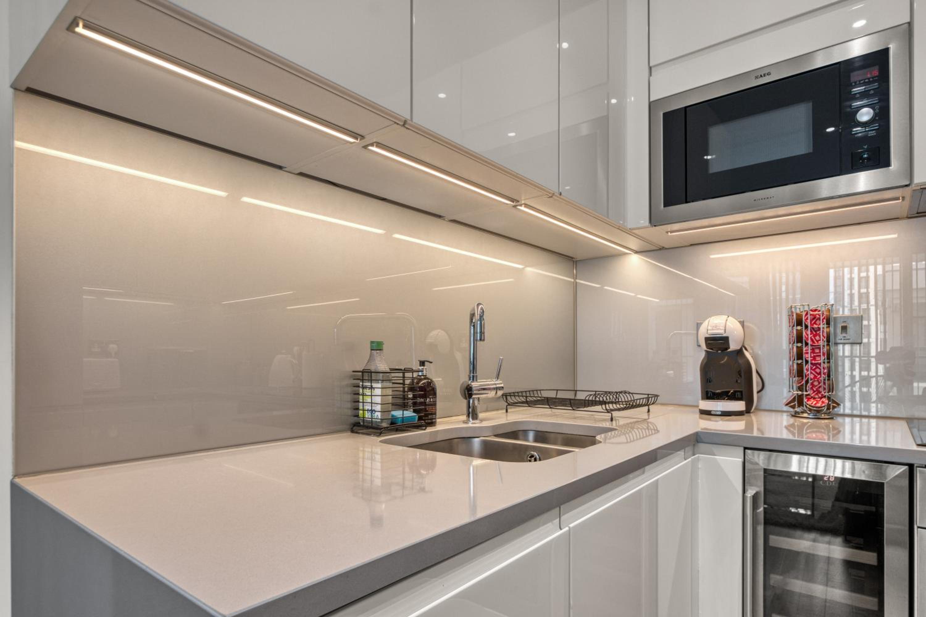 Stylish and Spacious- One Bed in Nine Elms