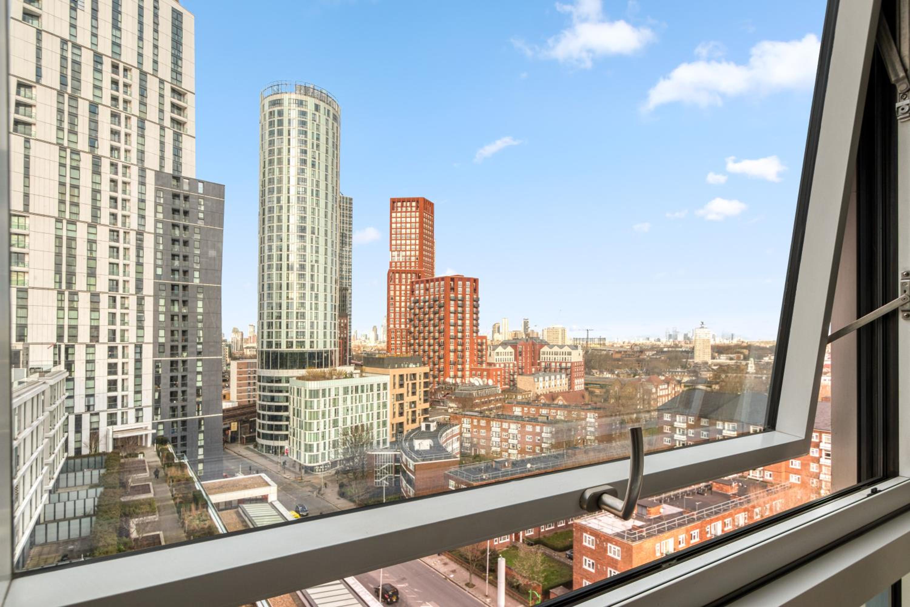 Stylish and Spacious- One Bed in Nine Elms