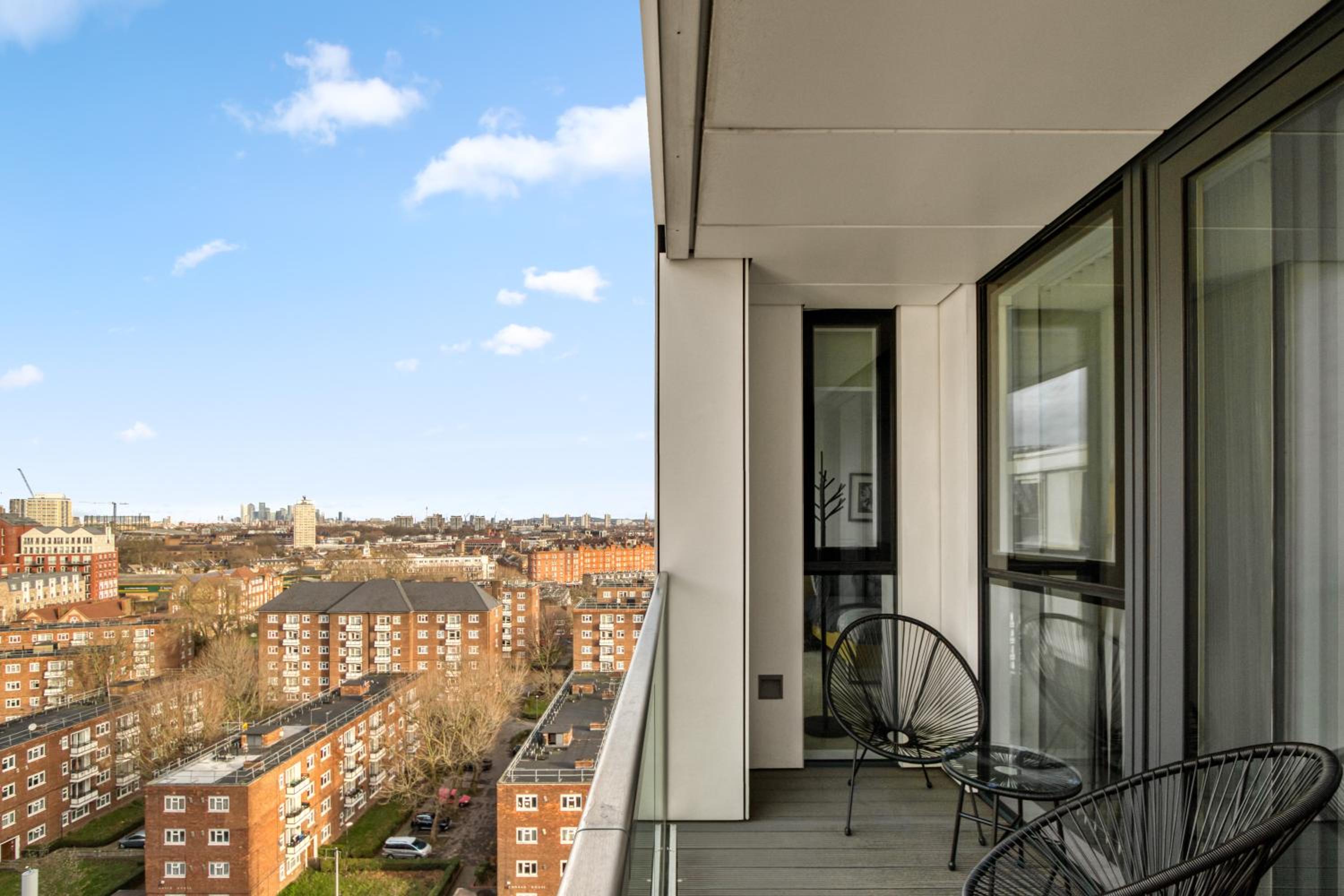 Stylish and Spacious- One Bed in Nine Elms