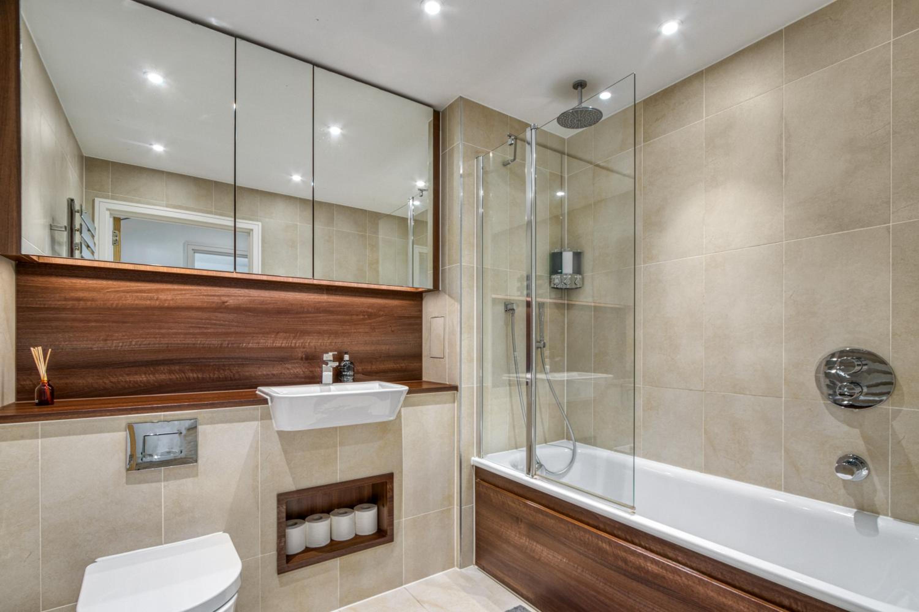 Stylish and Spacious- One Bed in Nine Elms