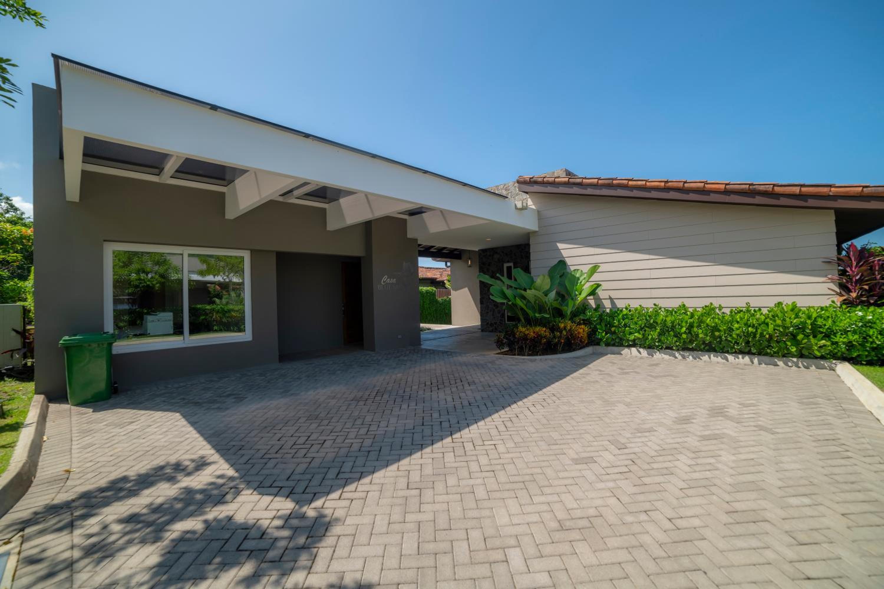 Casa Blue Sail 6 bdrs ocean view in Los Suenos
