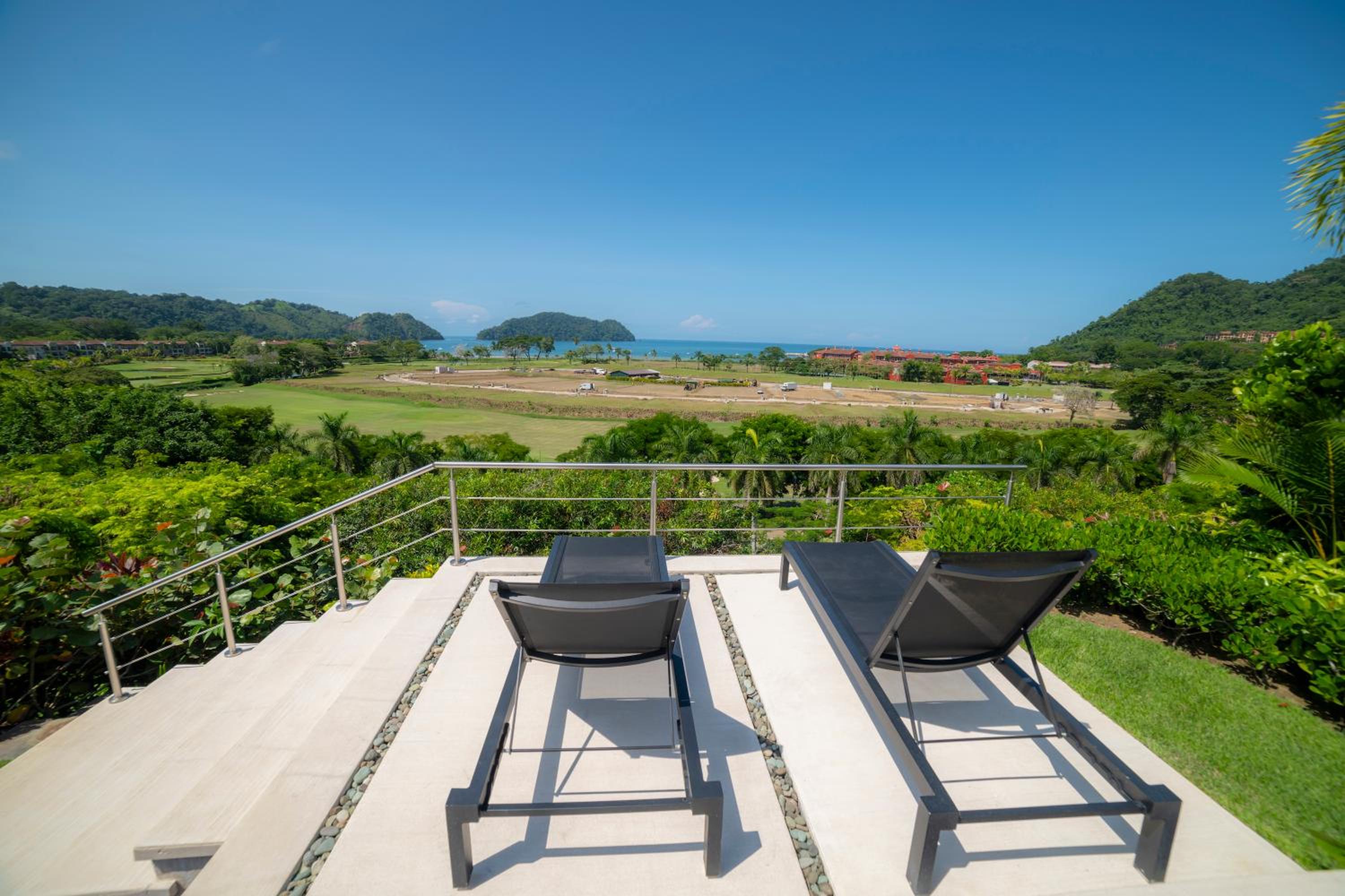 Casa Blue Sail 6 bdrs ocean view in Los Suenos
