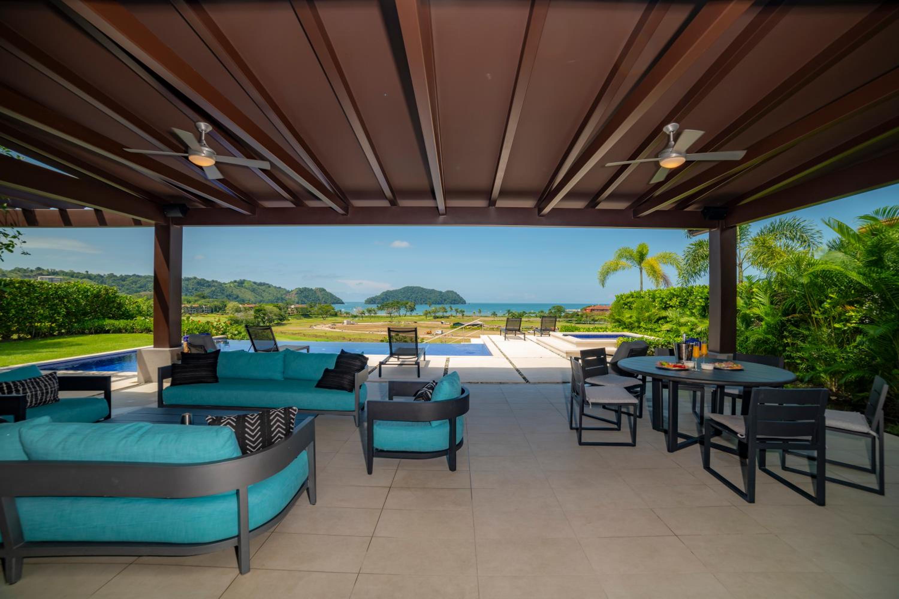 Casa Blue Sail 6 bdrs ocean view in Los Suenos