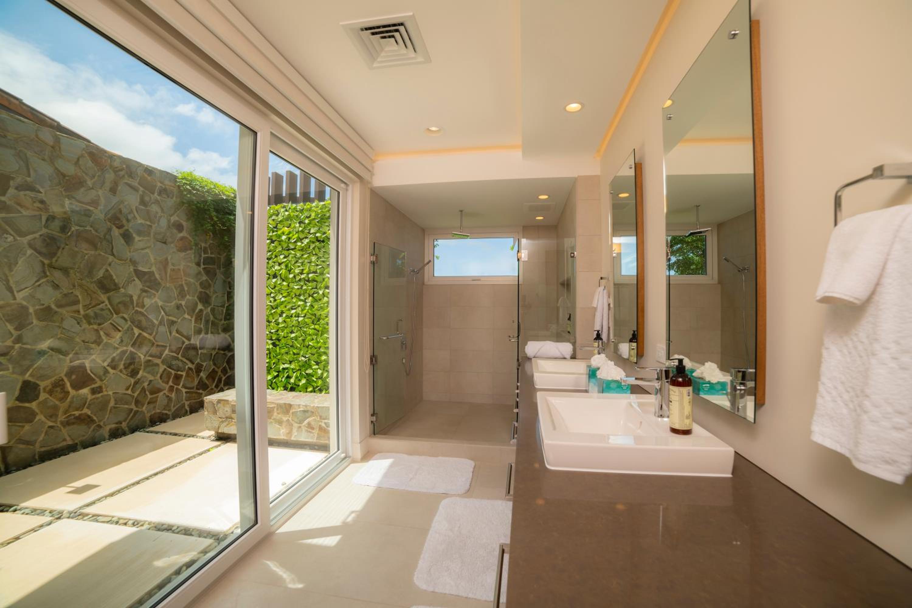 Casa Blue Sail 6 bdrs ocean view in Los Suenos
