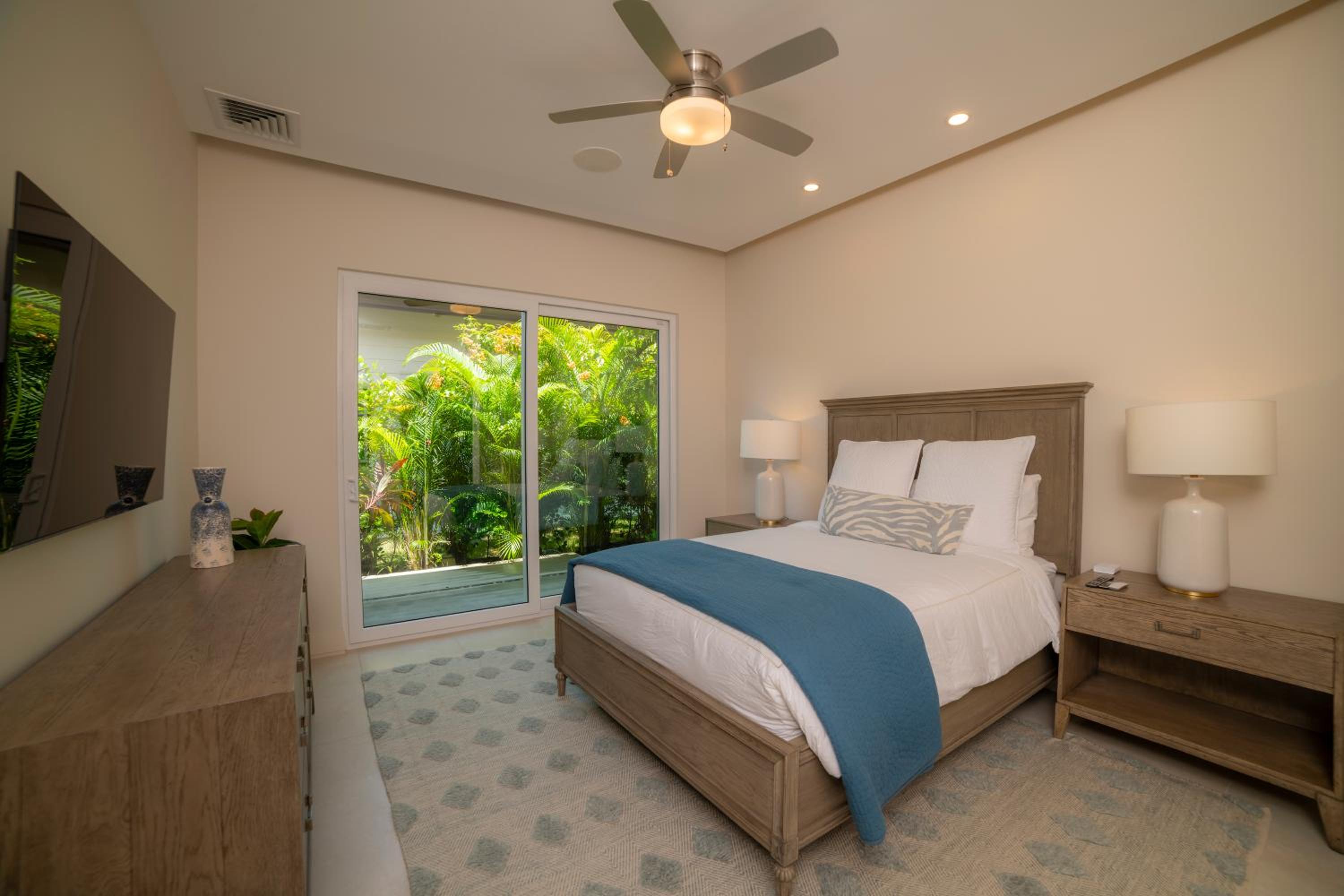 Casa Blue Sail 6 bdrs ocean view in Los Suenos