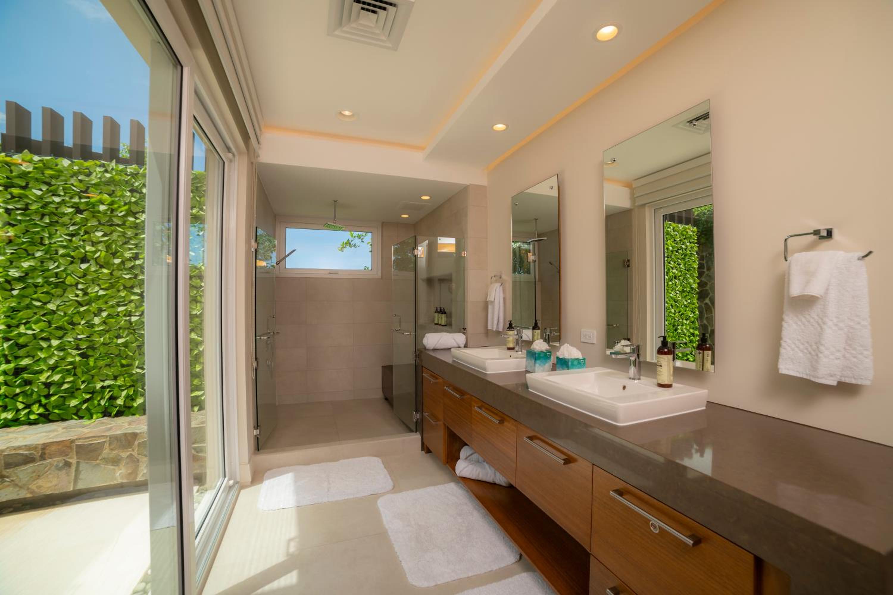 Casa Blue Sail 6 bdrs ocean view in Los Suenos