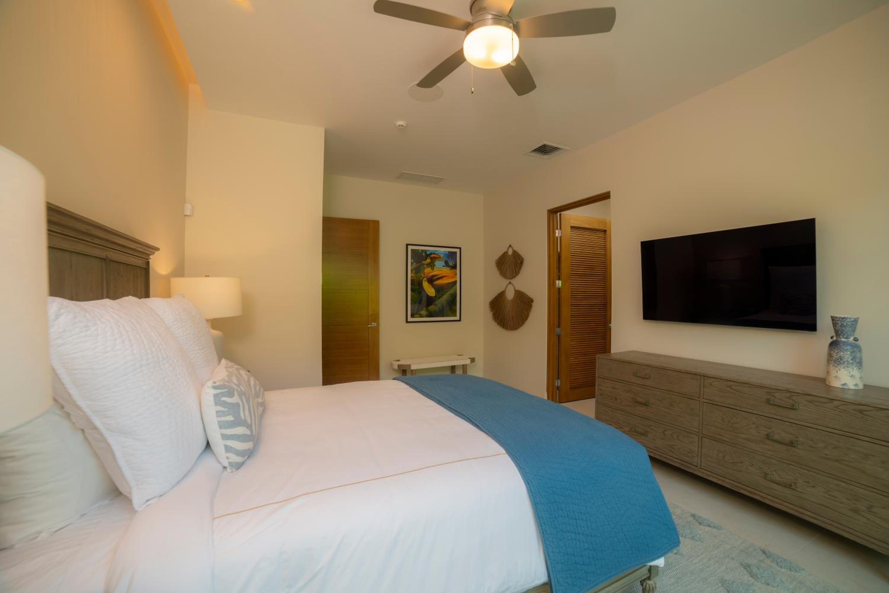 Casa Blue Sail 6 bdrs ocean view in Los Suenos