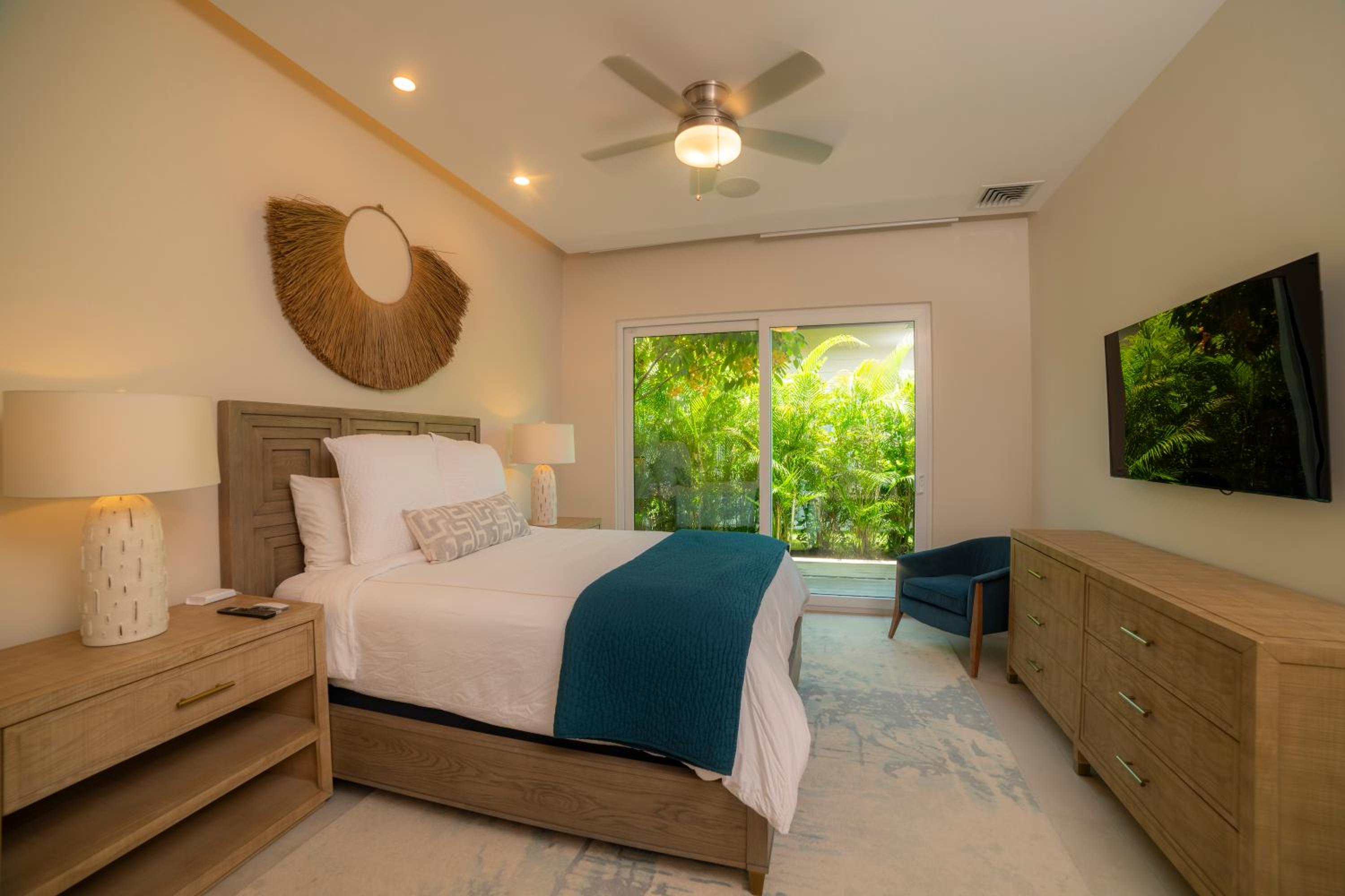 Casa Blue Sail 6 bdrs ocean view in Los Suenos