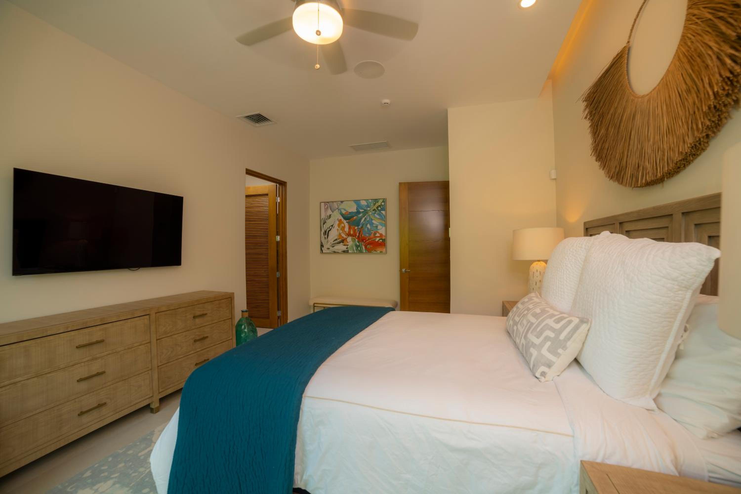 Casa Blue Sail 6 bdrs ocean view in Los Suenos