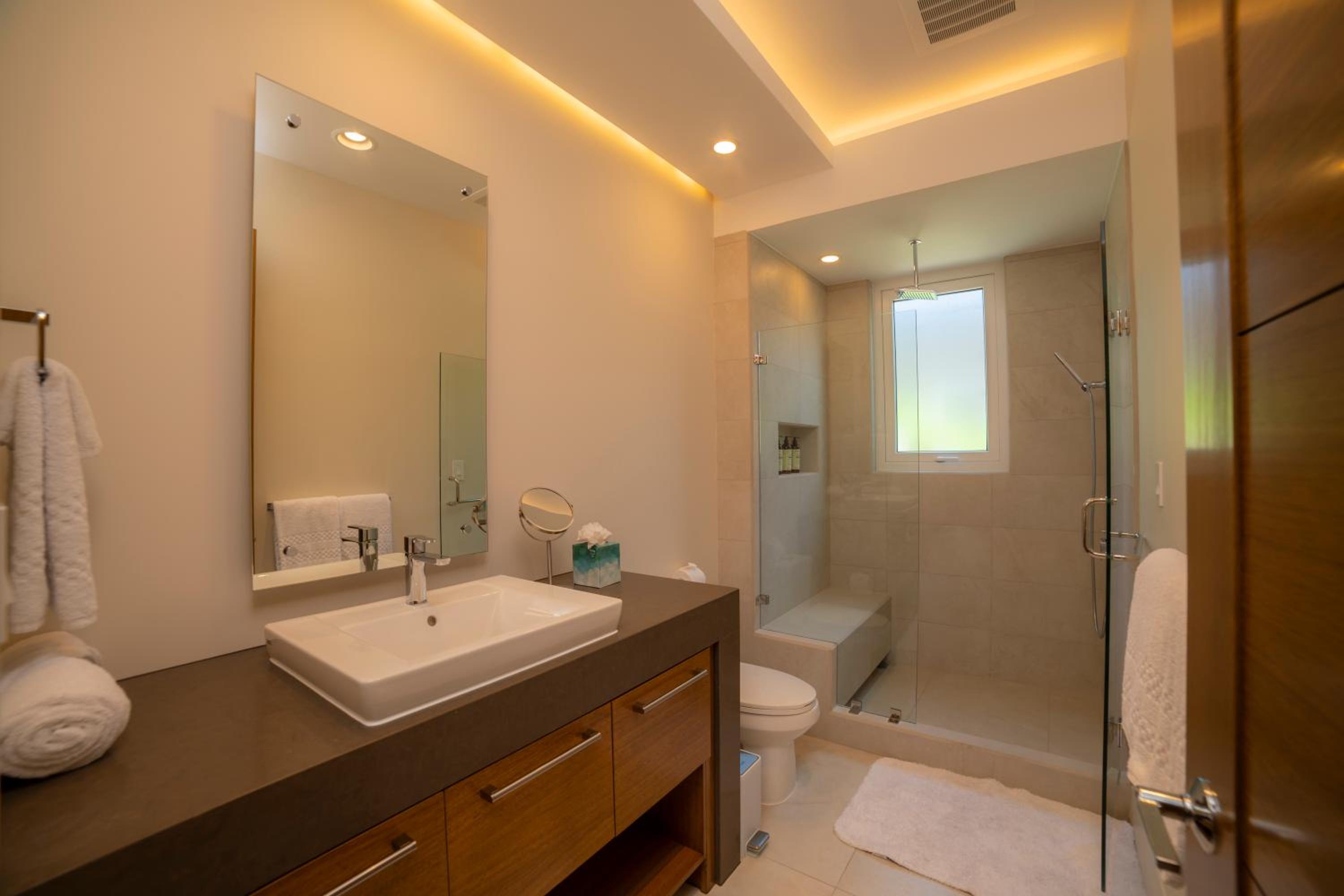 Casa Blue Sail 6 bdrs ocean view in Los Suenos