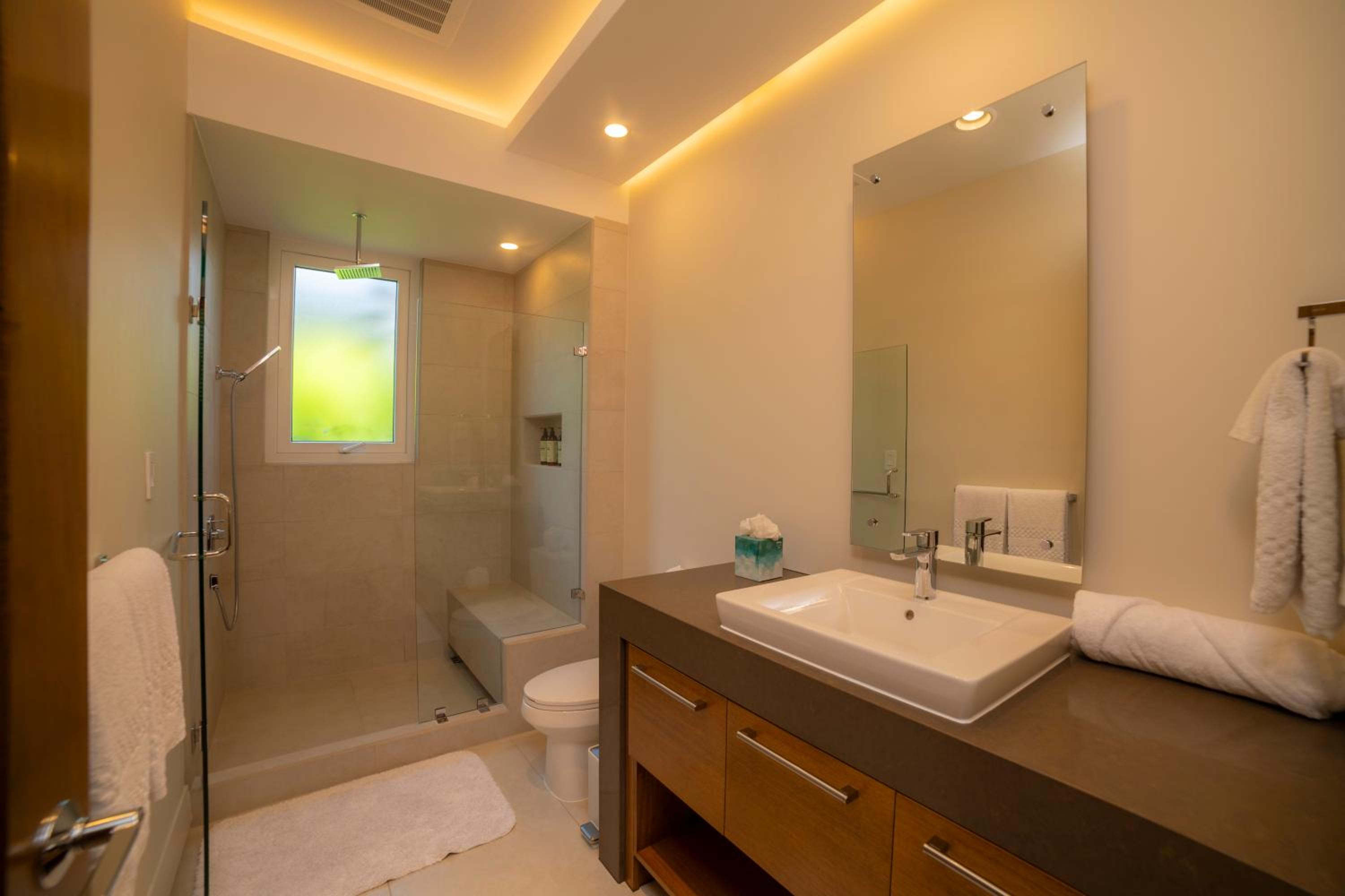 Casa Blue Sail 6 bdrs ocean view in Los Suenos