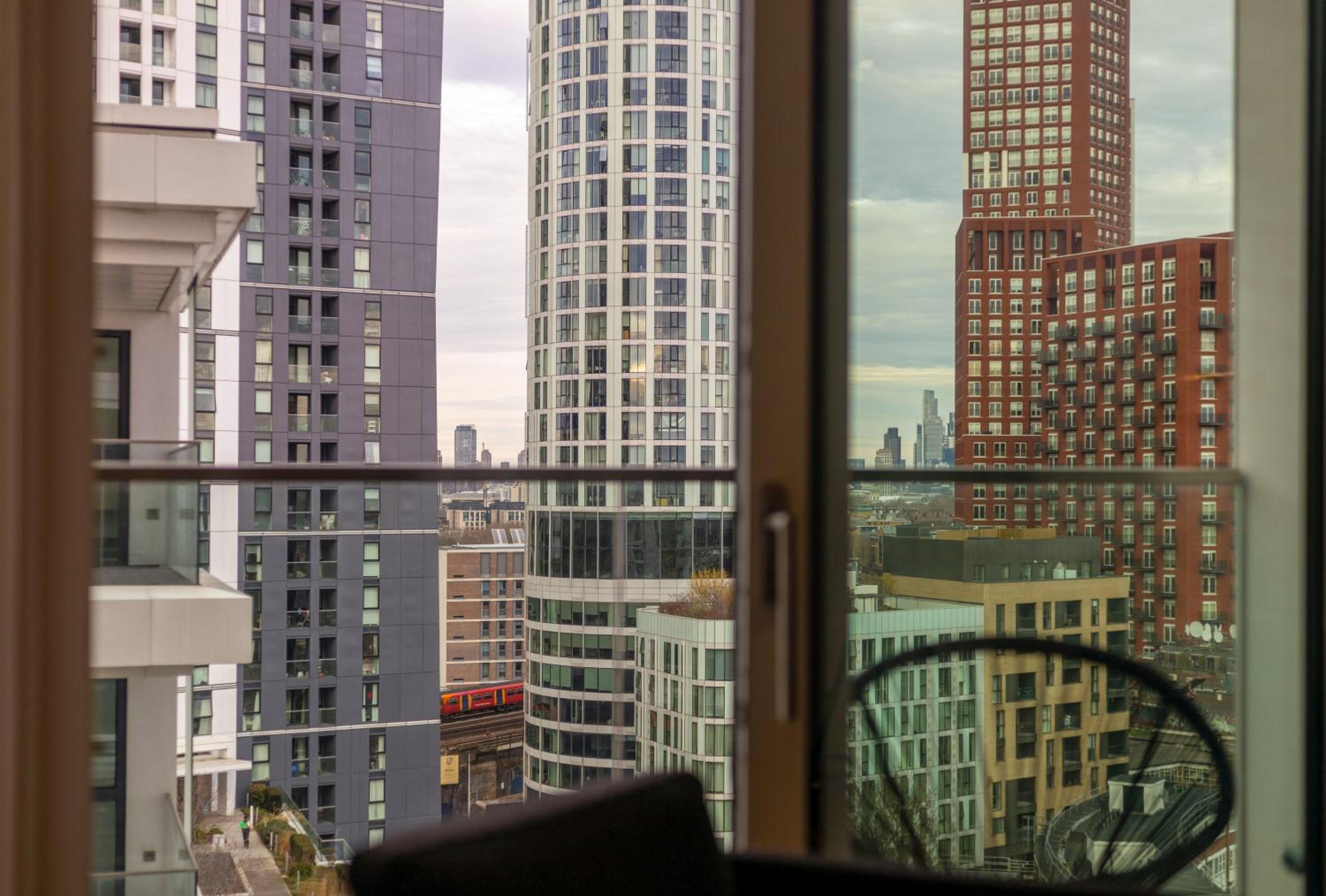 Stylish and Spacious- One Bed in Nine Elms