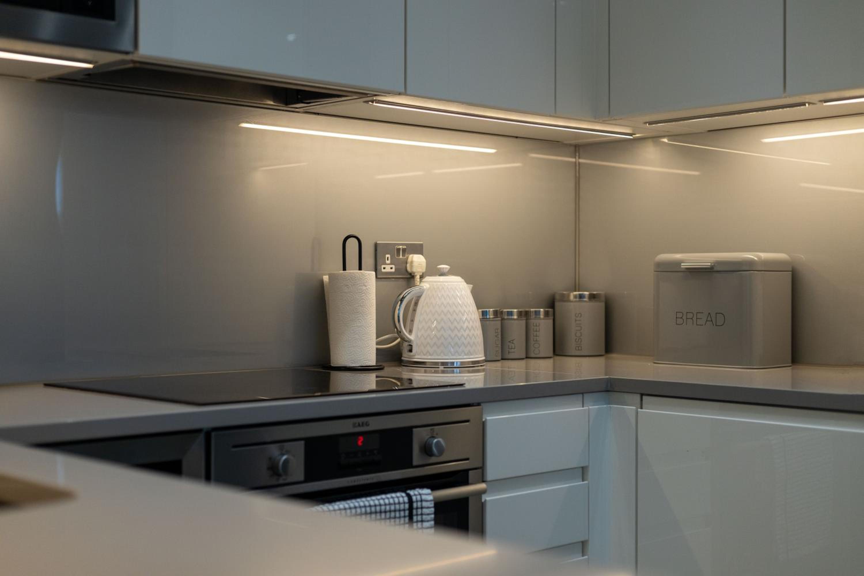 Stylish and Spacious- One Bed in Nine Elms