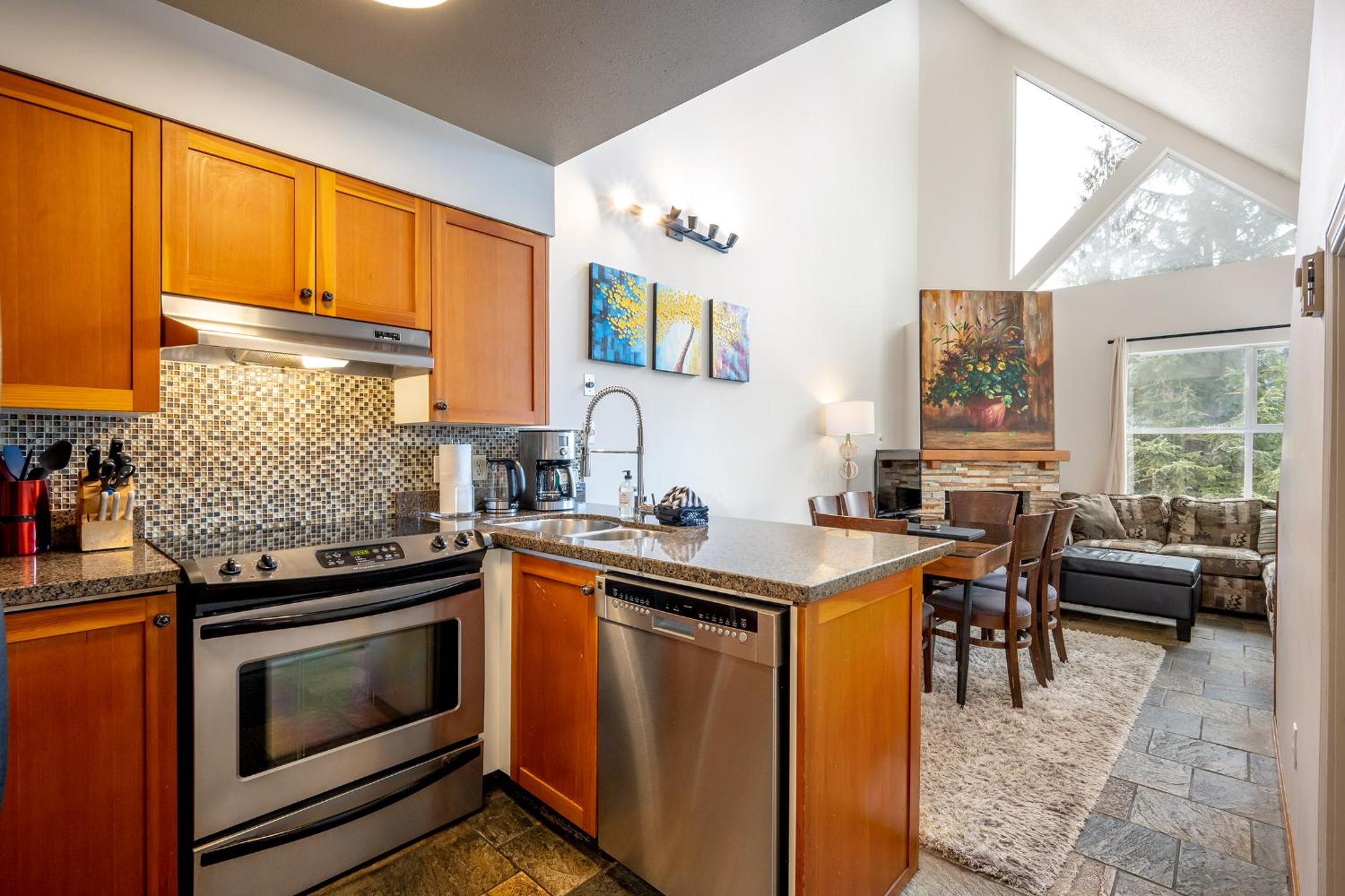 Bright 2 bedroom and loft suite in the Wildwood Lodge