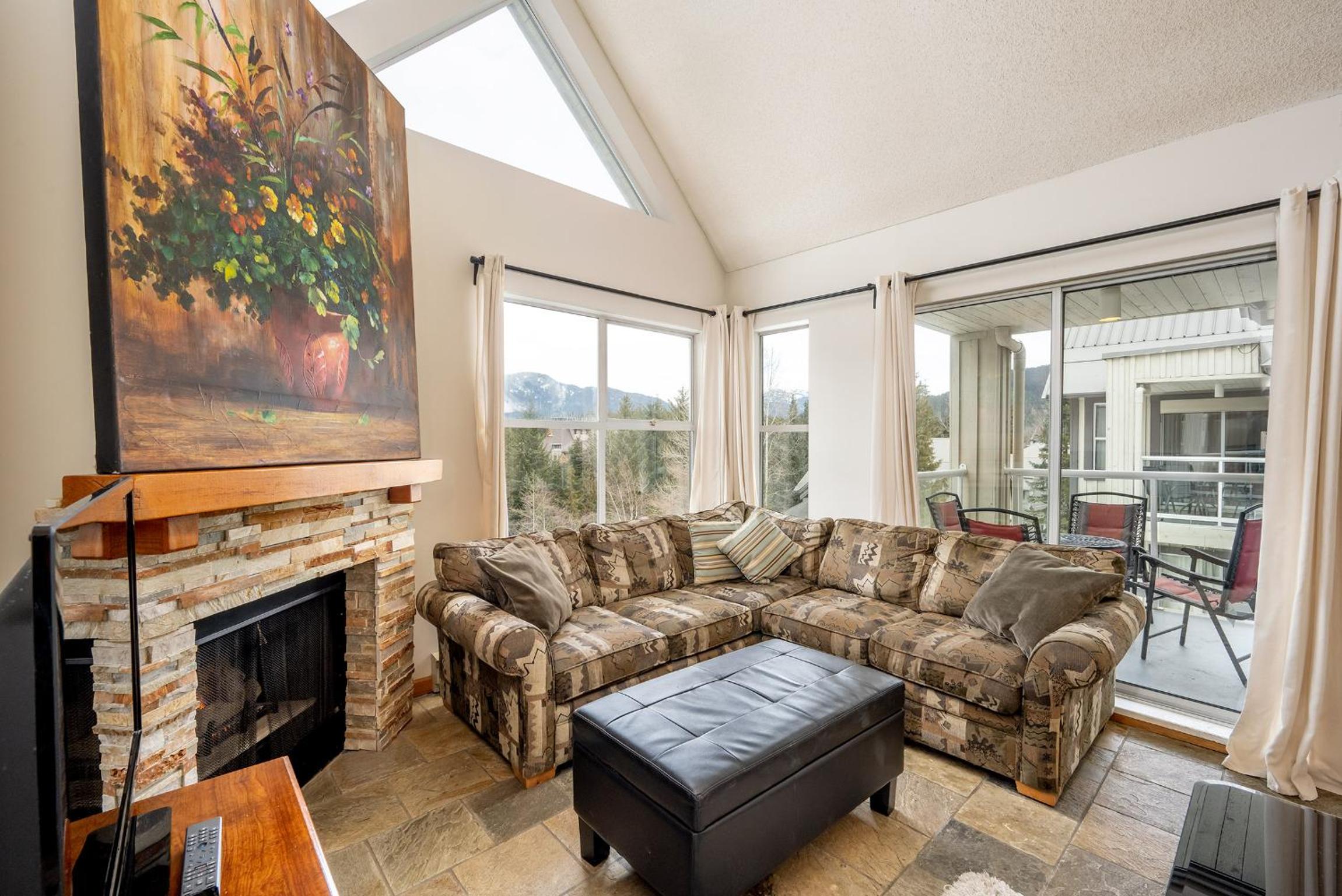 Bright 2 bedroom and loft suite in the Wildwood Lodge