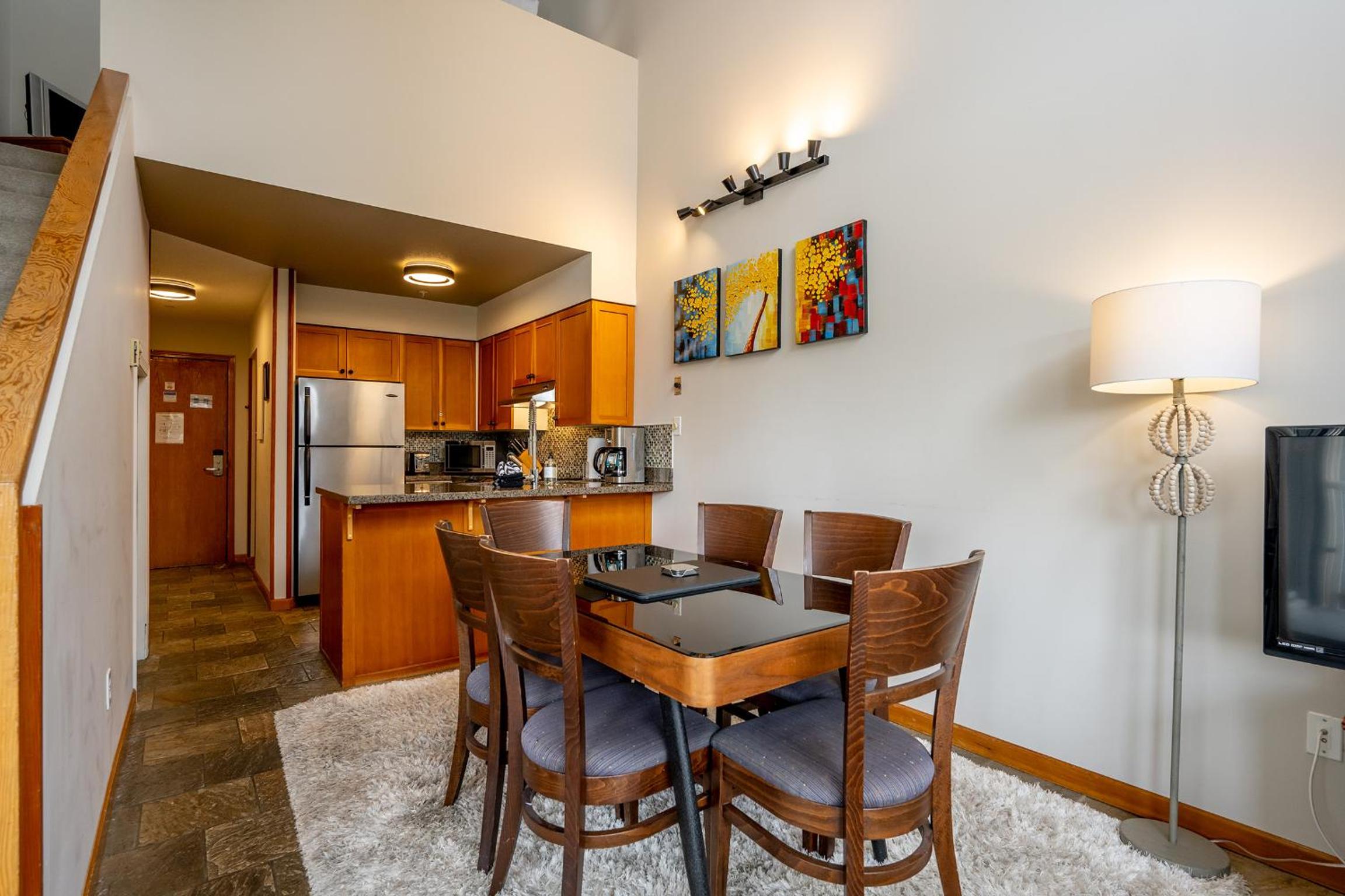 Bright 2 bedroom and loft suite in the Wildwood Lodge