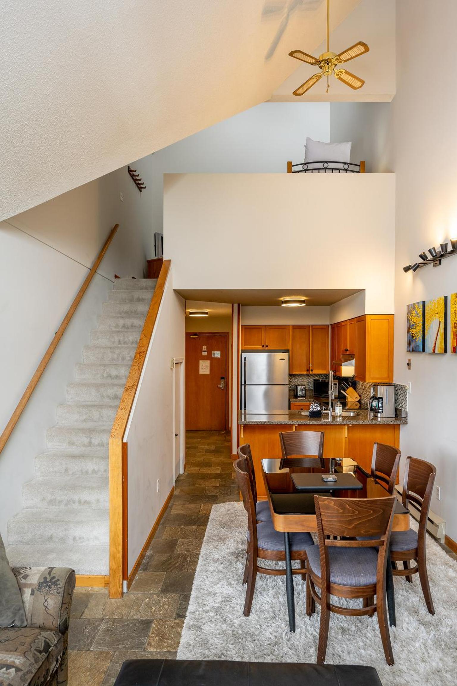 Bright 2 bedroom and loft suite in the Wildwood Lodge