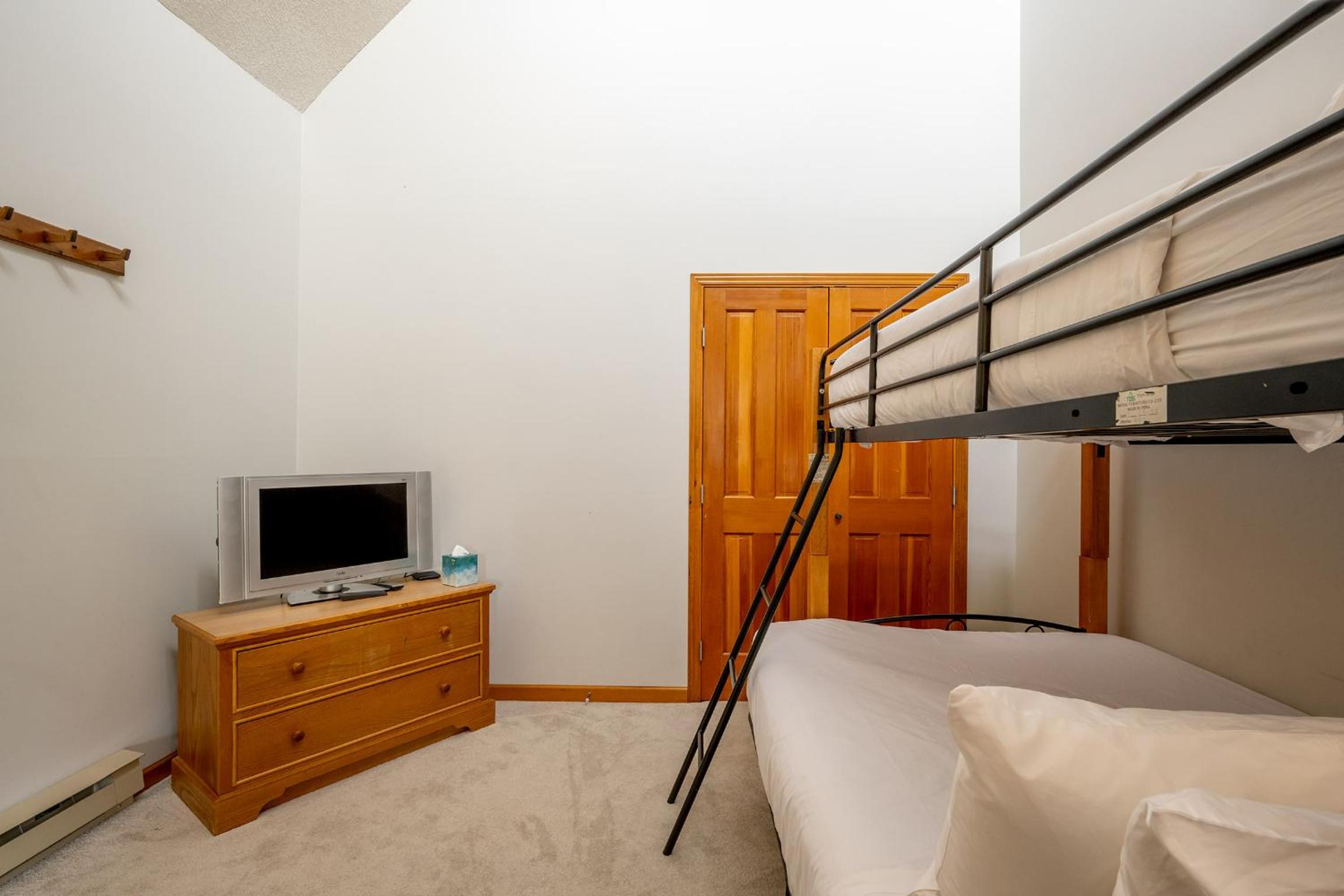 Bright 2 bedroom and loft suite in the Wildwood Lodge