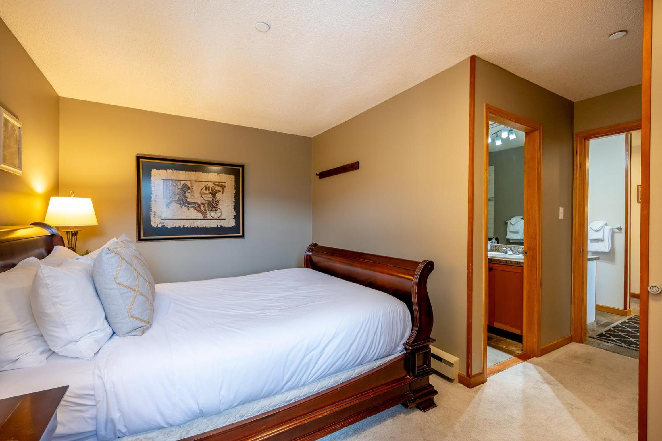 Bright 2 bedroom and loft suite in the Wildwood Lodge