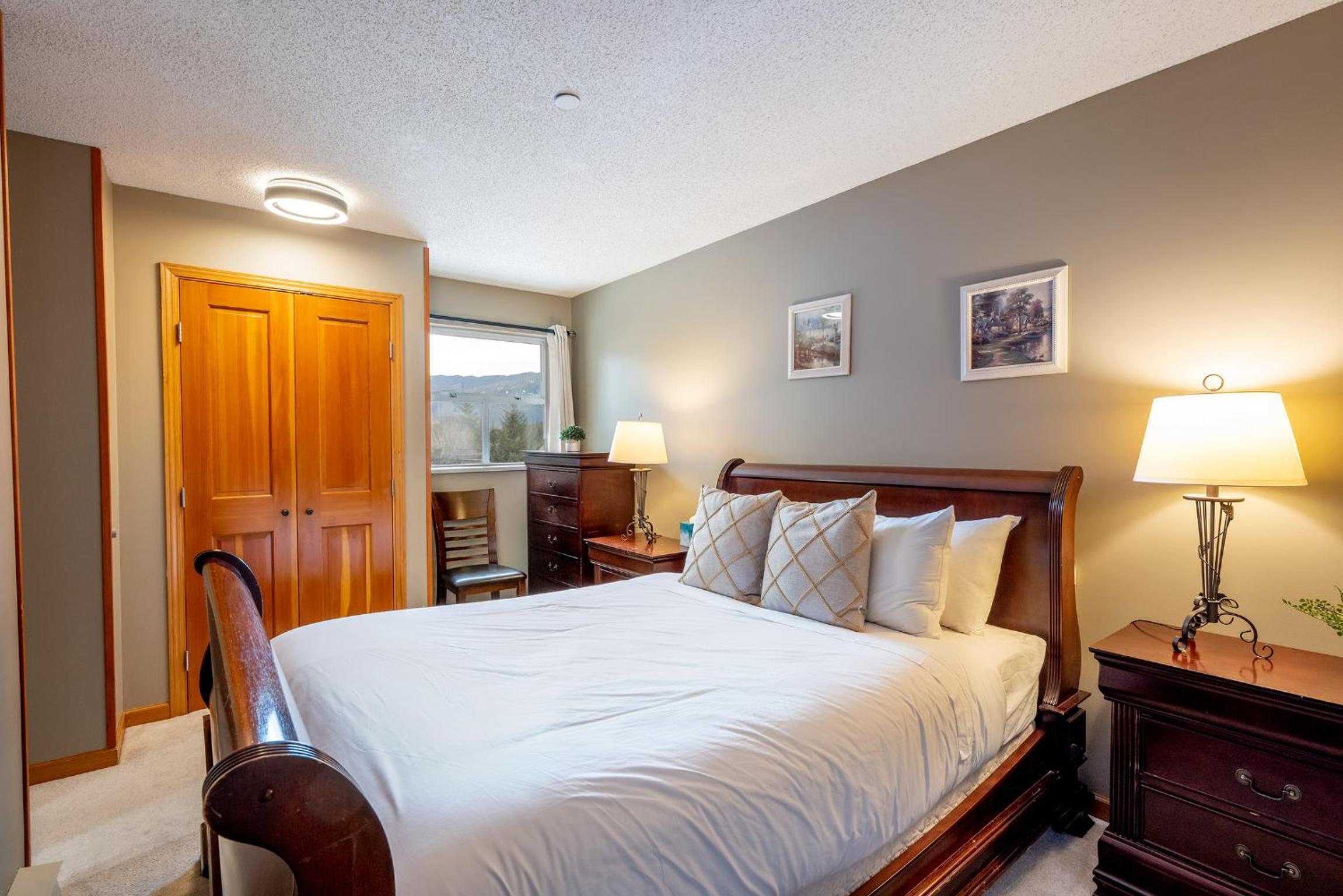 Bright 2 bedroom and loft suite in the Wildwood Lodge
