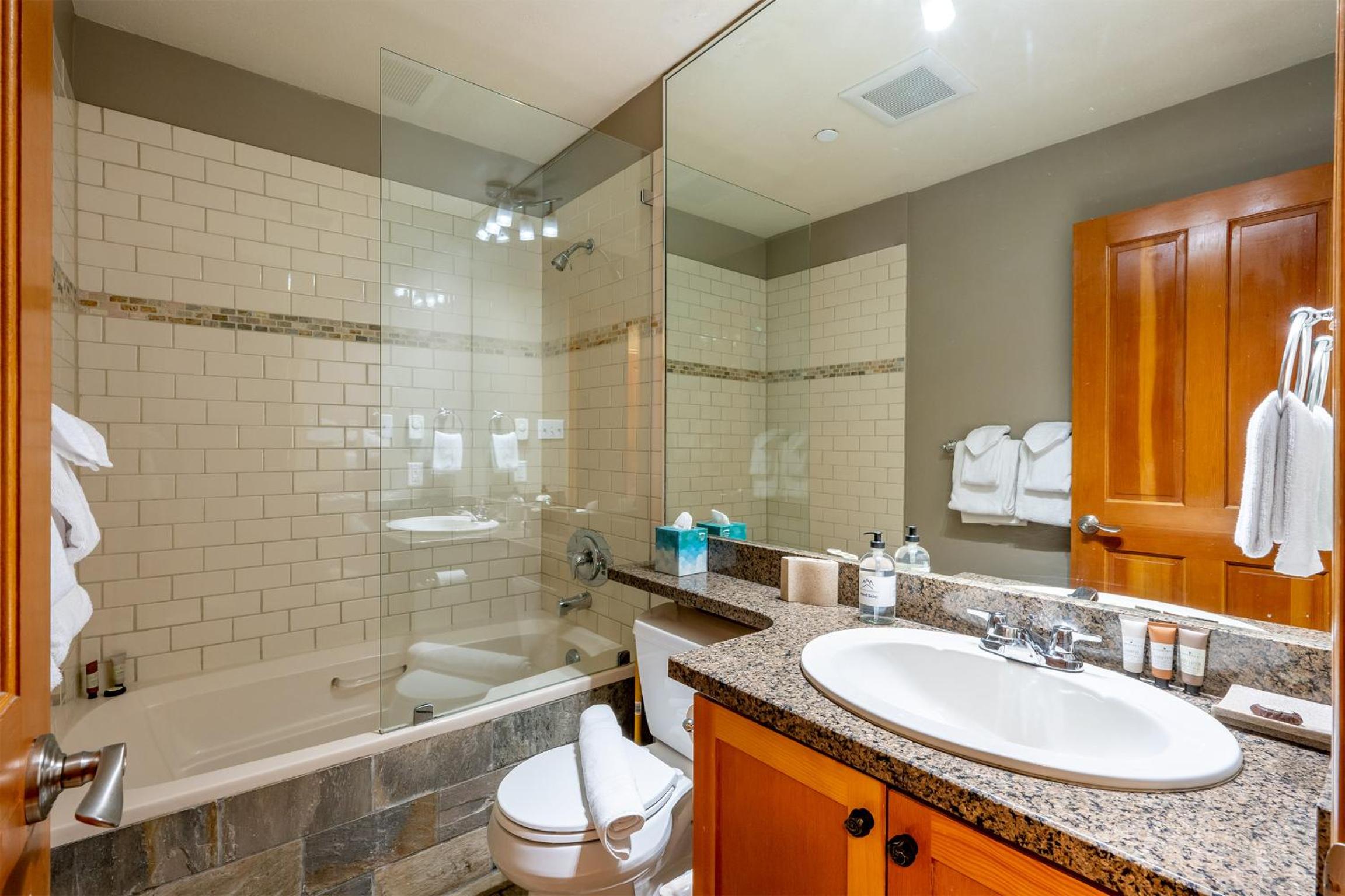 Bright 2 bedroom and loft suite in the Wildwood Lodge