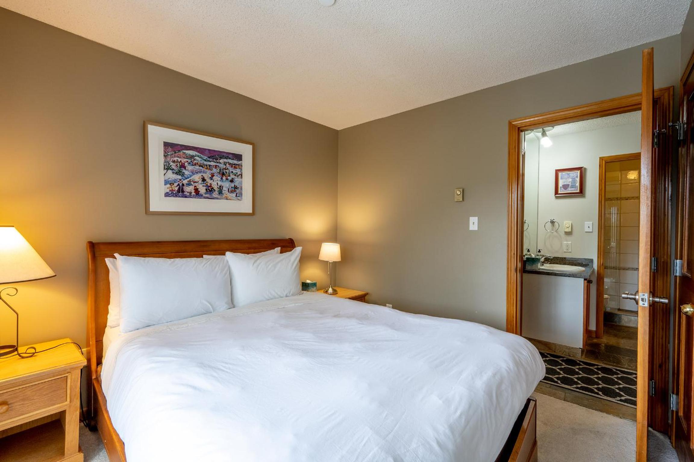 Bright 2 bedroom and loft suite in the Wildwood Lodge