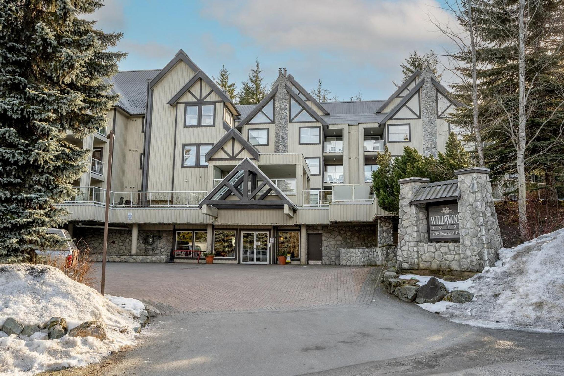 Bright 2 bedroom and loft suite in the Wildwood Lodge