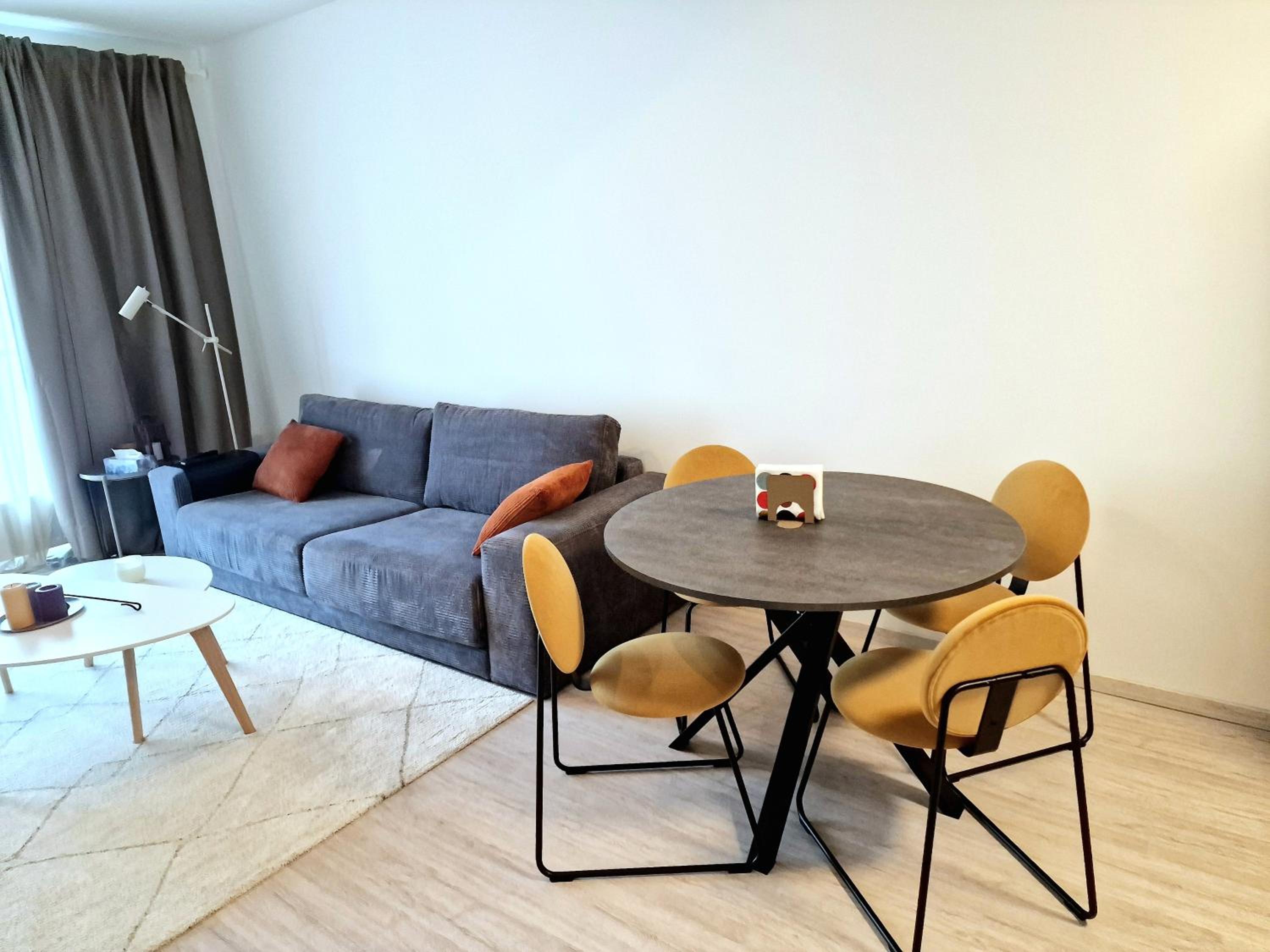 Elegant Urban Residence with parking spot view 3
