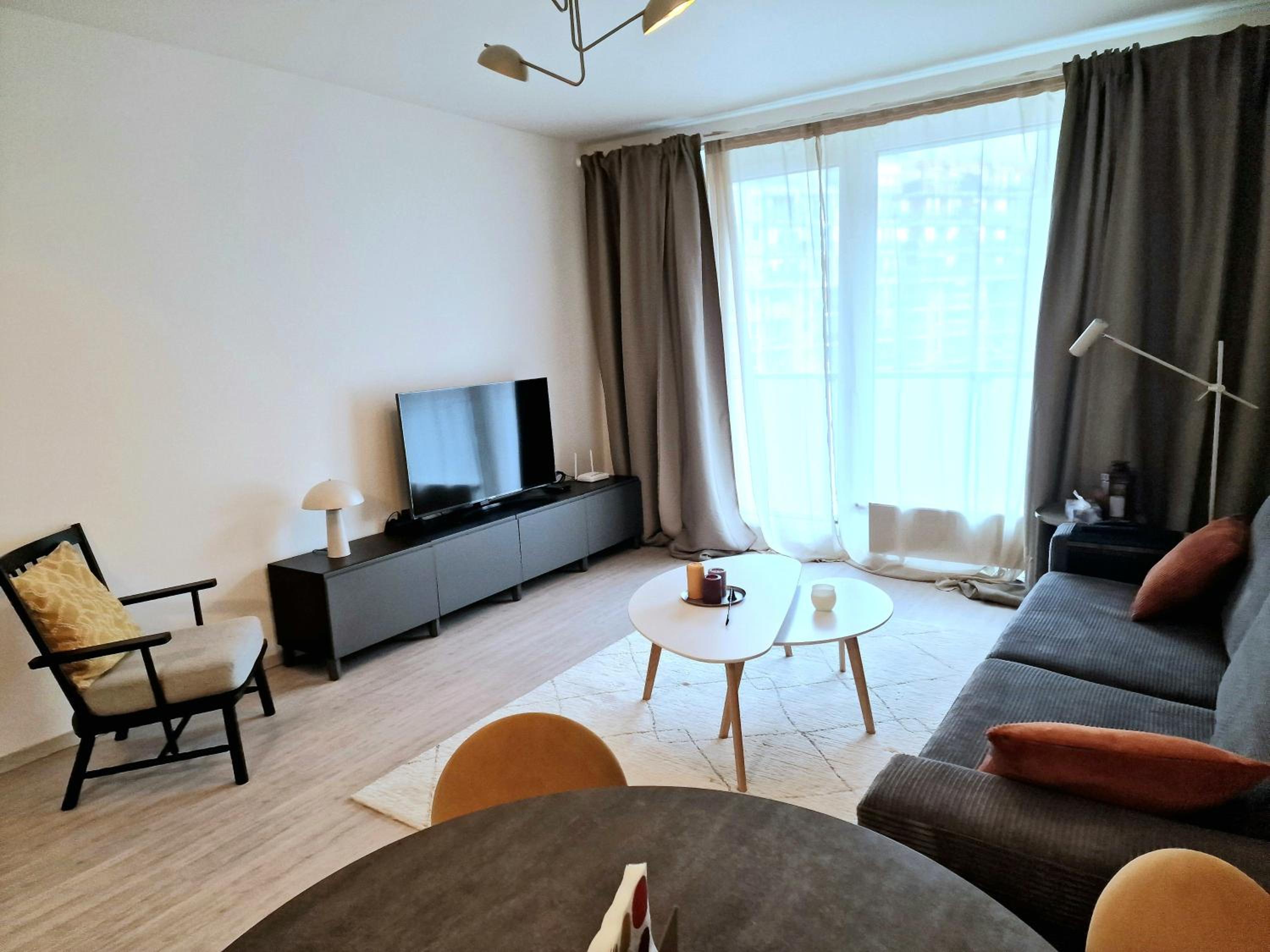 Elegant Urban Residence with parking spot view 2