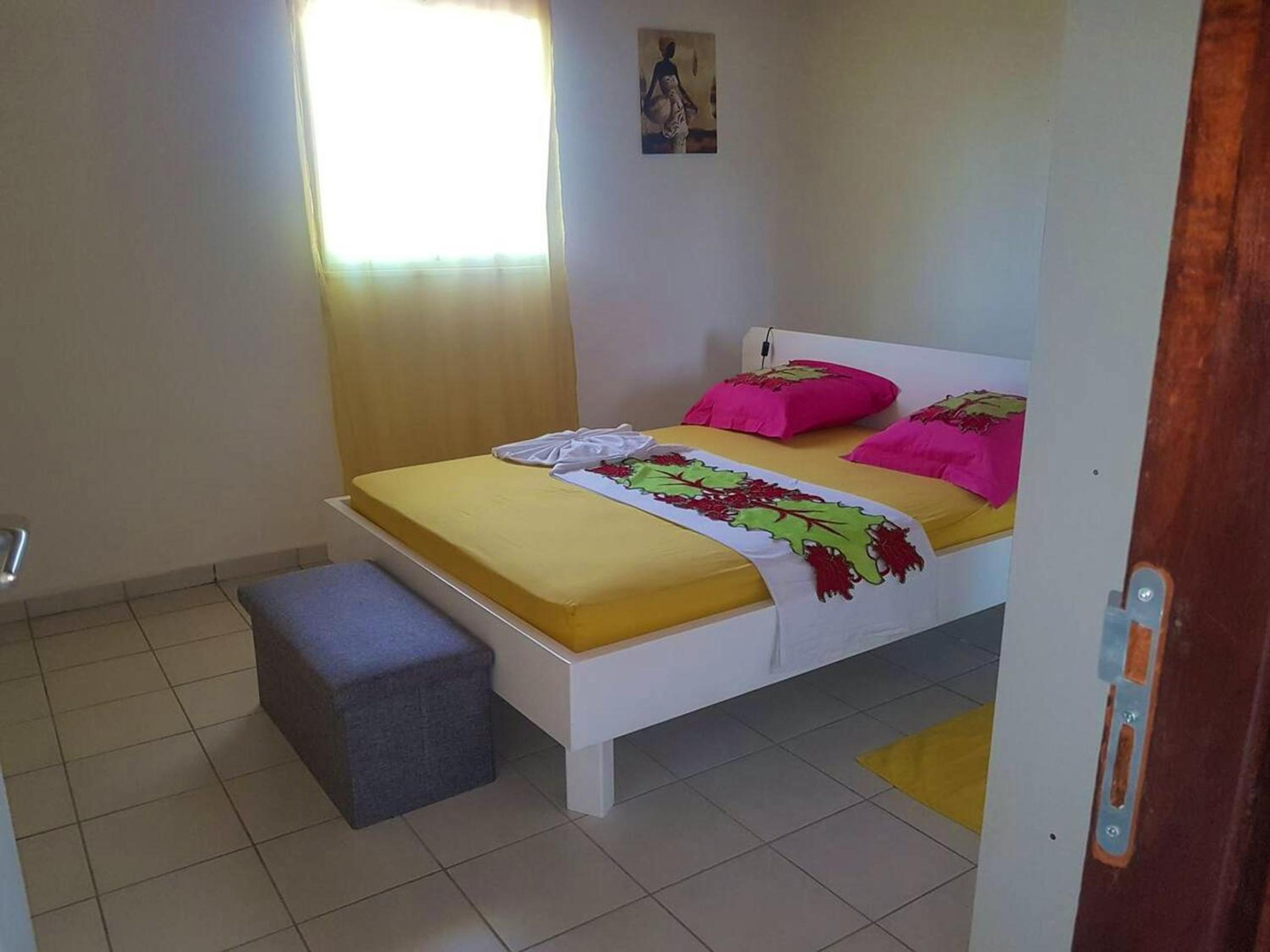 Appartement charmant a Sainte Anne 100 m² avec parking view 3