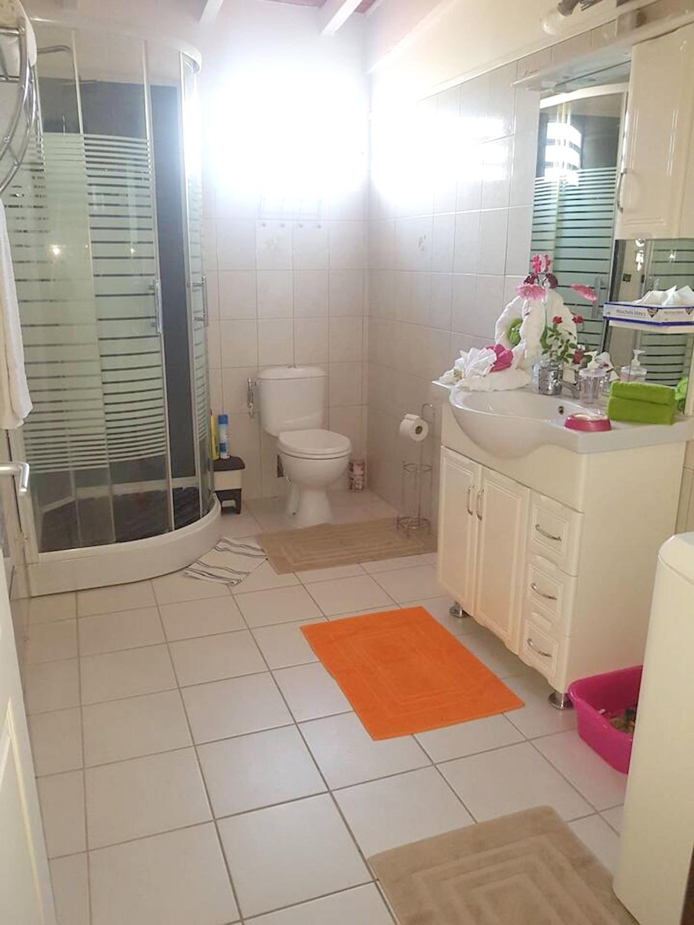 Appartement charmant a Sainte Anne 100 m² avec parking view 4