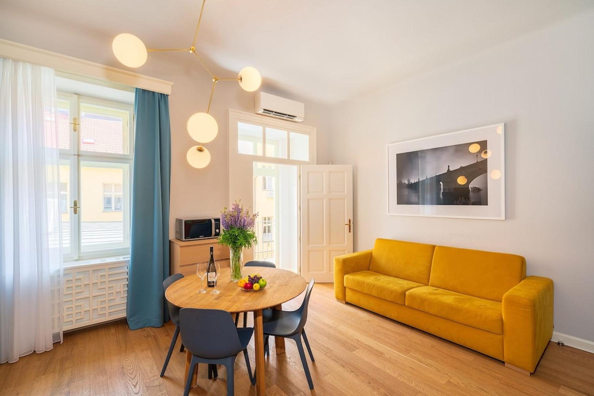 Quiet city center apartment in hip & foodie area