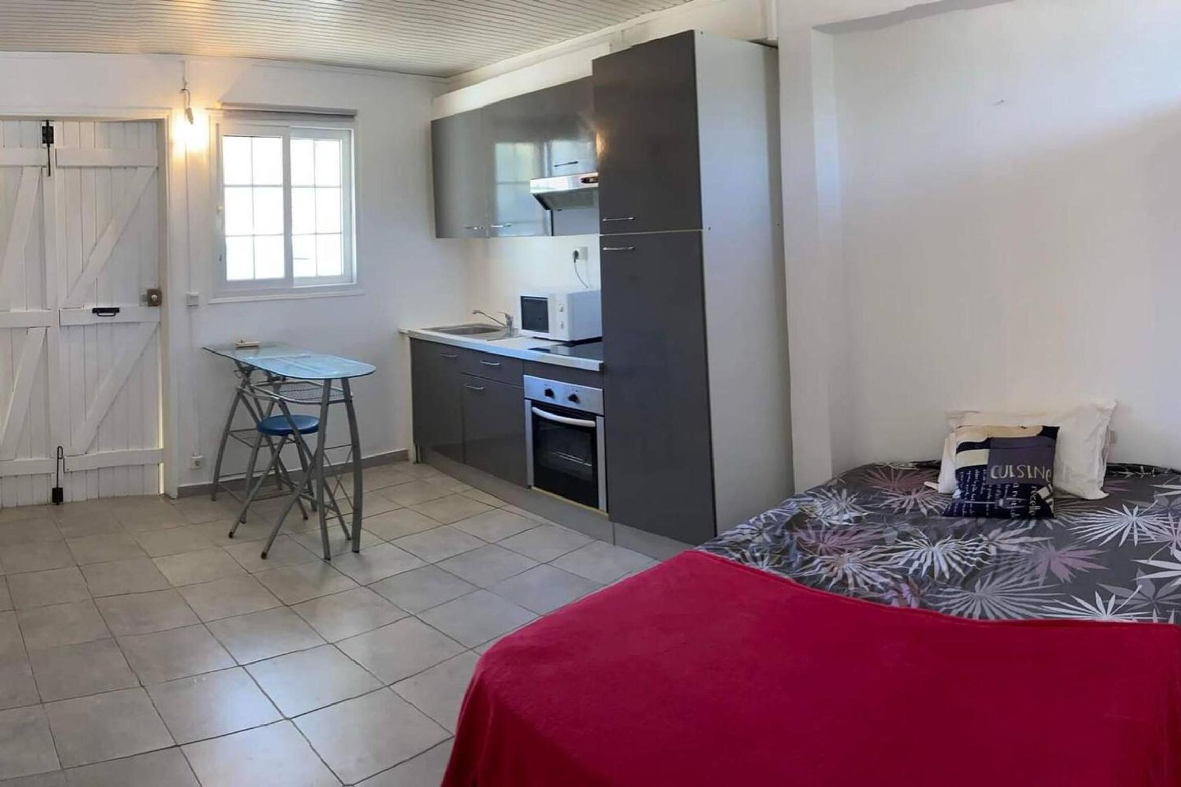 Charmant Studio a Le Gosier – 26 m² avec Climatisation view 3