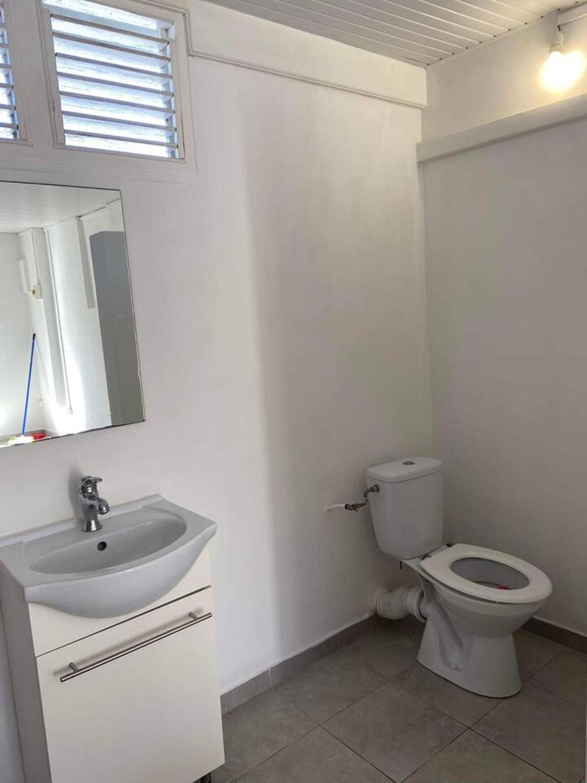 Charmant Studio a Le Gosier – 26 m² avec Climatisation view 4