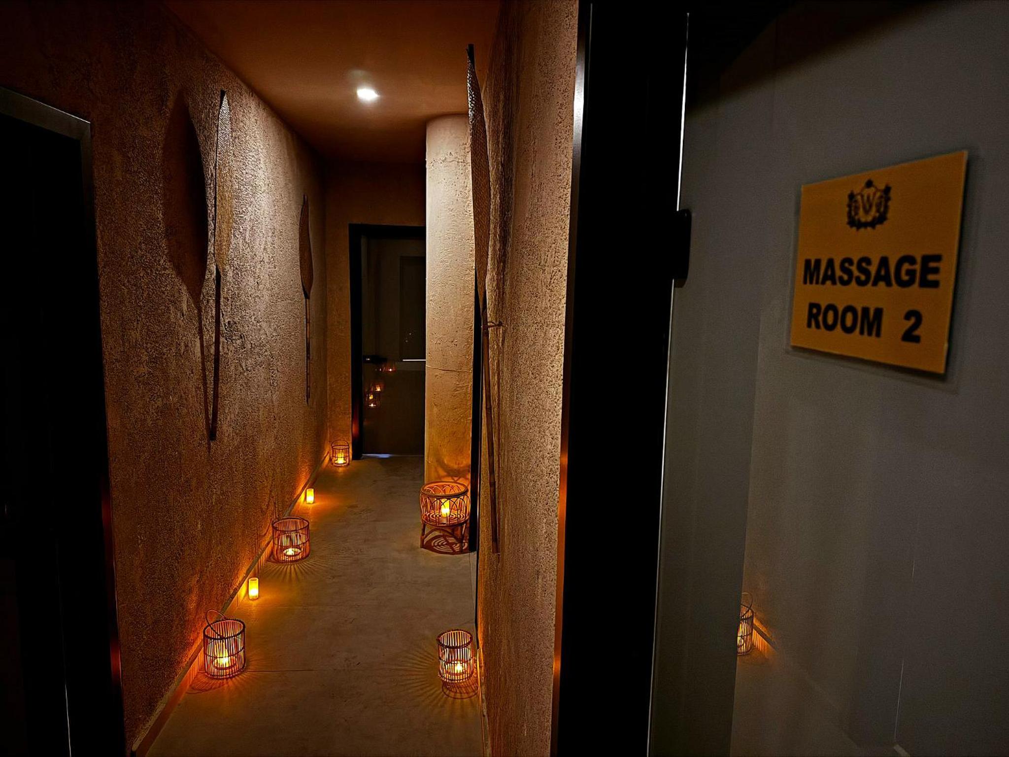 Wolf Of The City Otel - Image 83