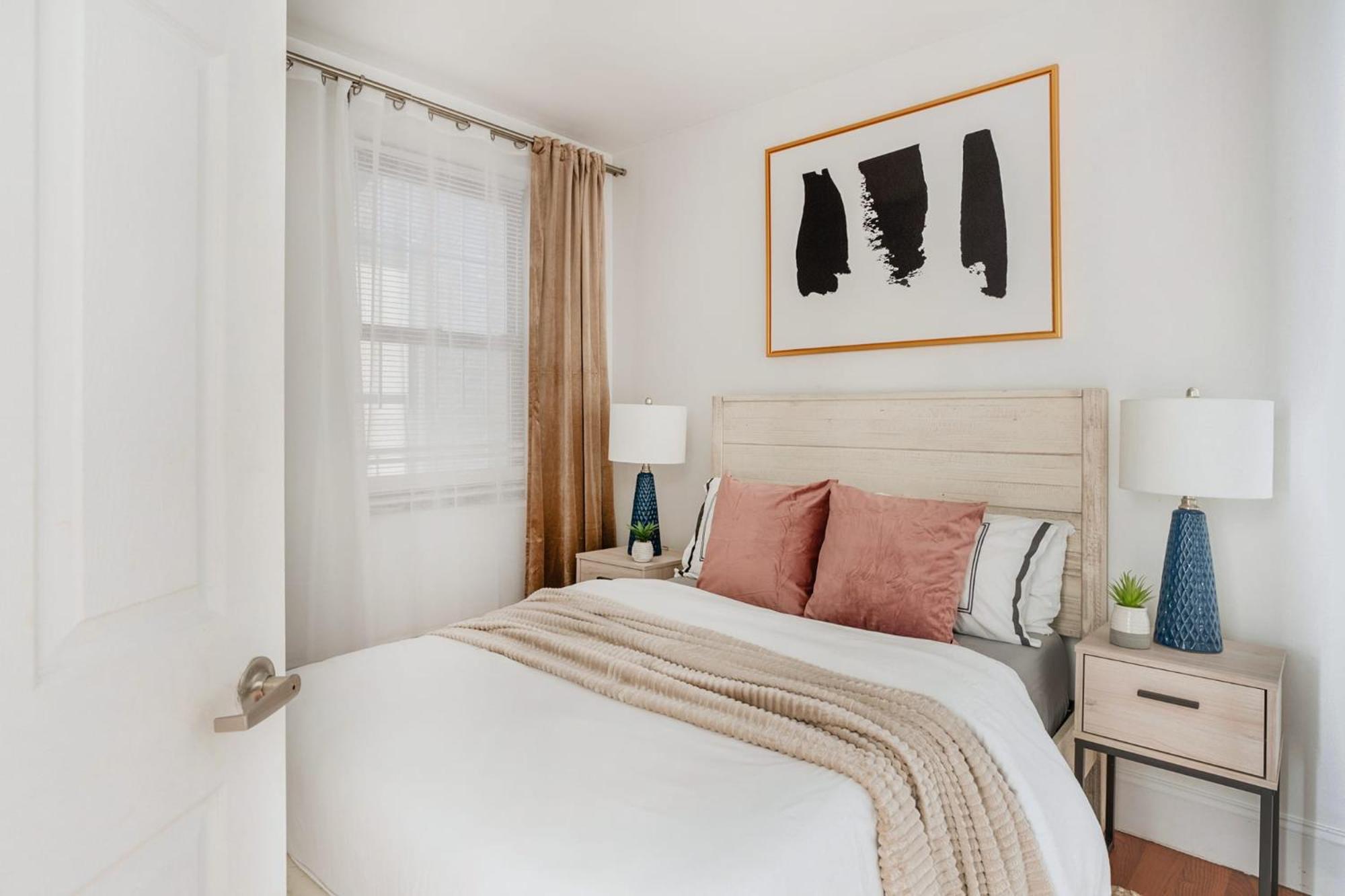 69-4D Trendy Lower East Side 1B BRAND NEW