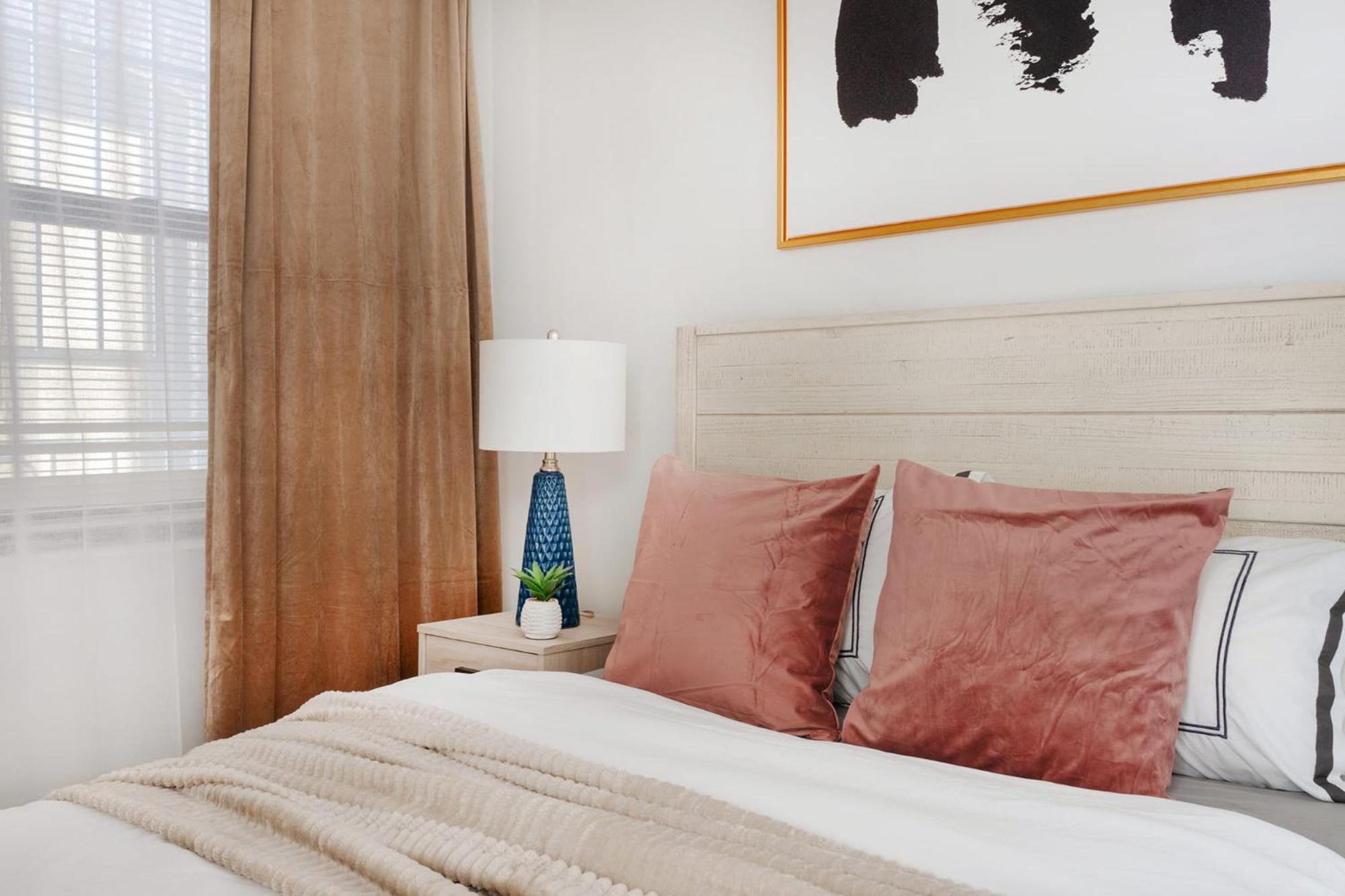 69-4D Trendy Lower East Side 1B BRAND NEW