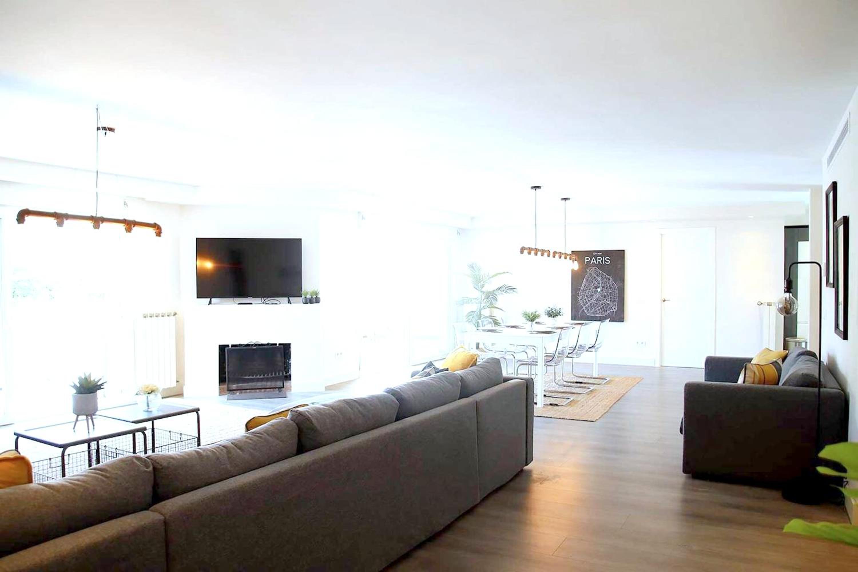 Welcoming Chalet in Marbella with Pool and Air Conditioning