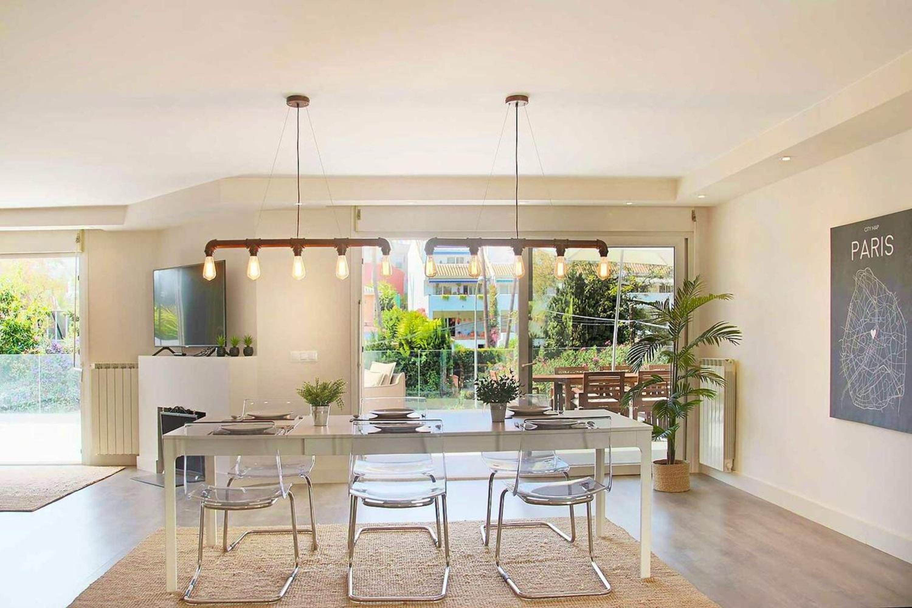 Welcoming Chalet in Marbella with Pool and Air Conditioning