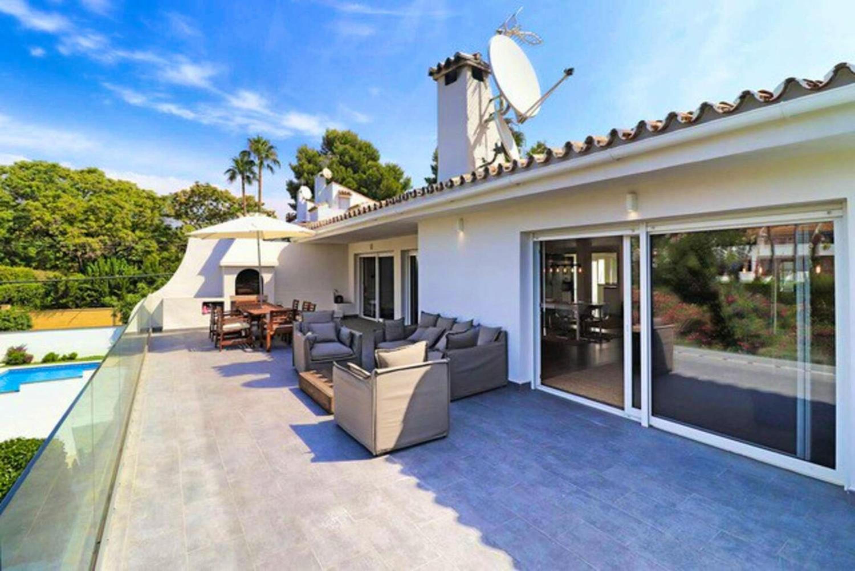 Welcoming Chalet in Marbella with Pool and Air Conditioning
