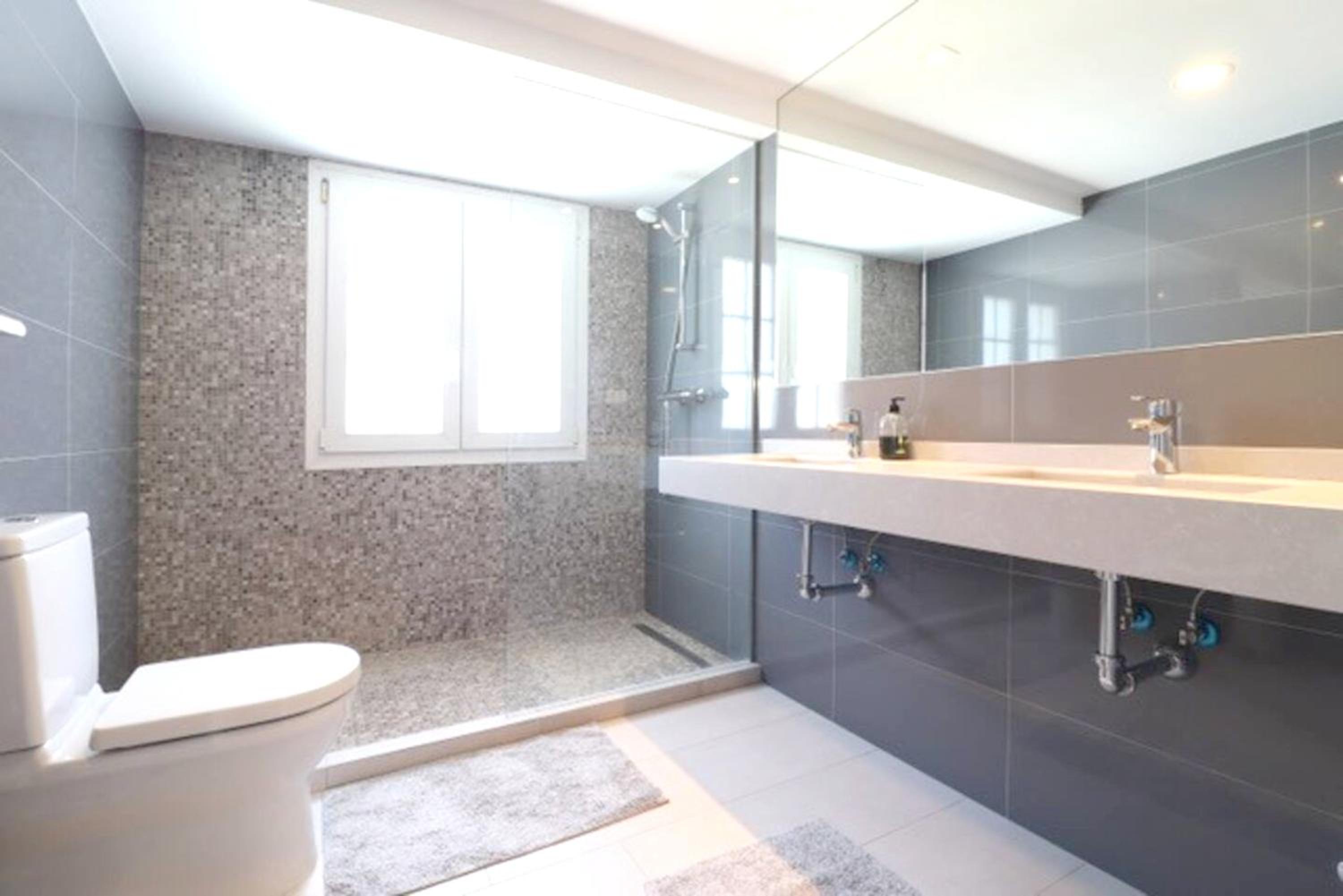Welcoming Chalet in Marbella with Pool and Air Conditioning