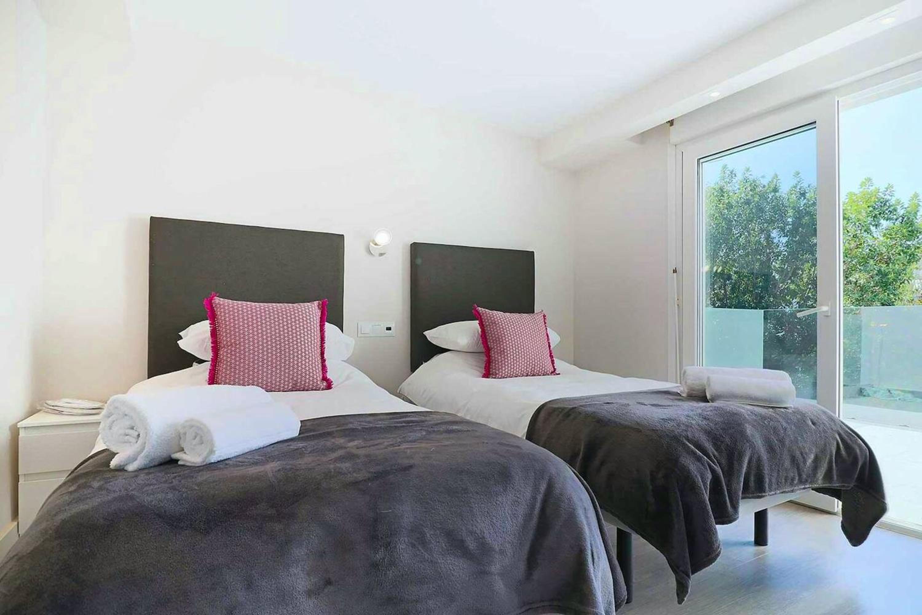 Welcoming Chalet in Marbella with Pool and Air Conditioning