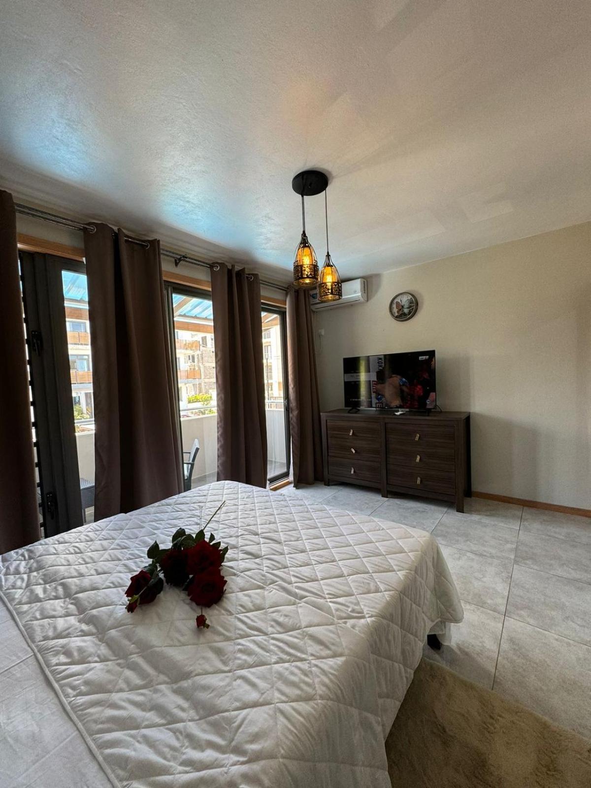 Coral Paradise Beach Villa E-05 view 4