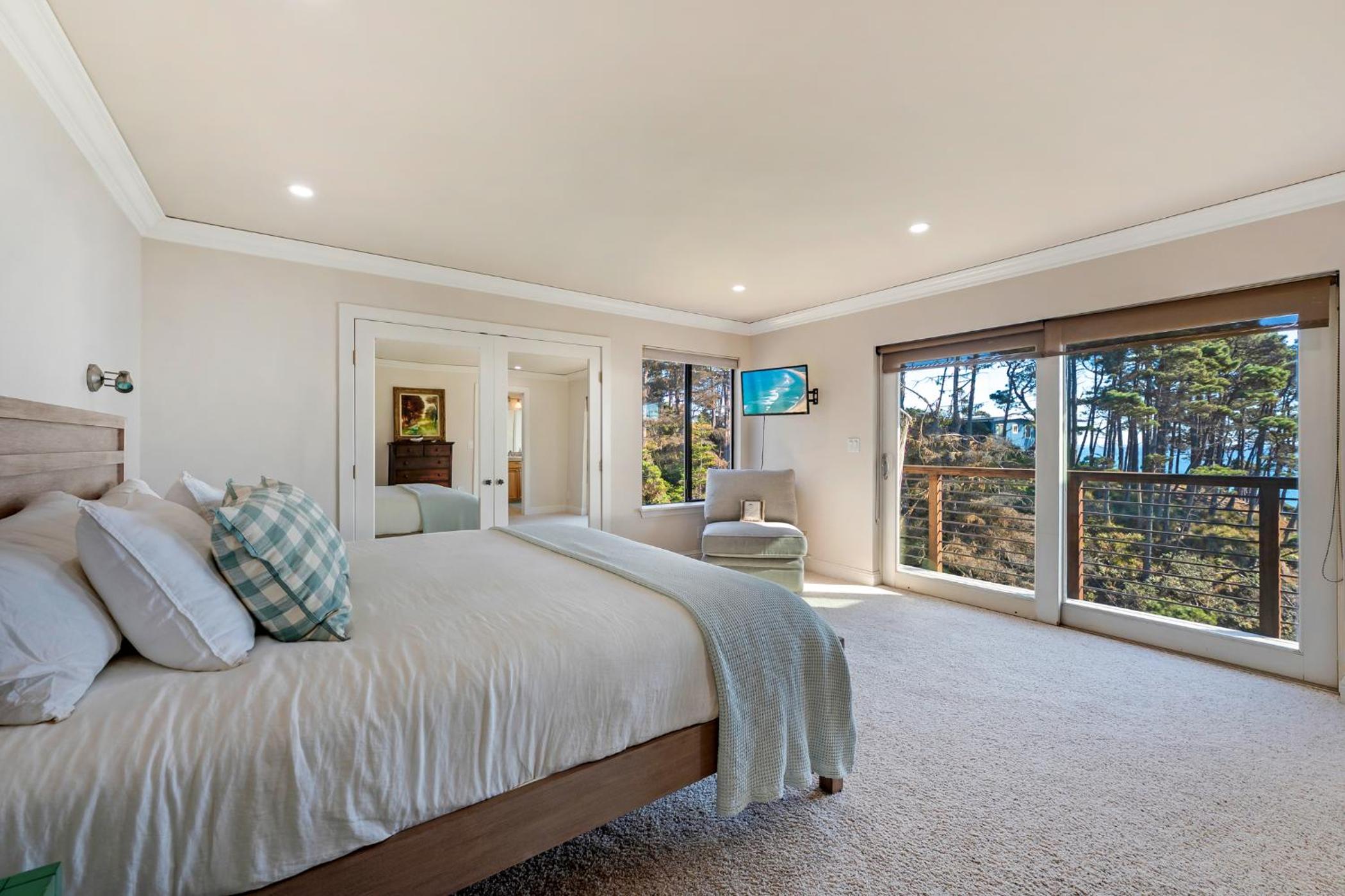 Seaflower Cove: Spacious 4bd waterfront retreat view 4