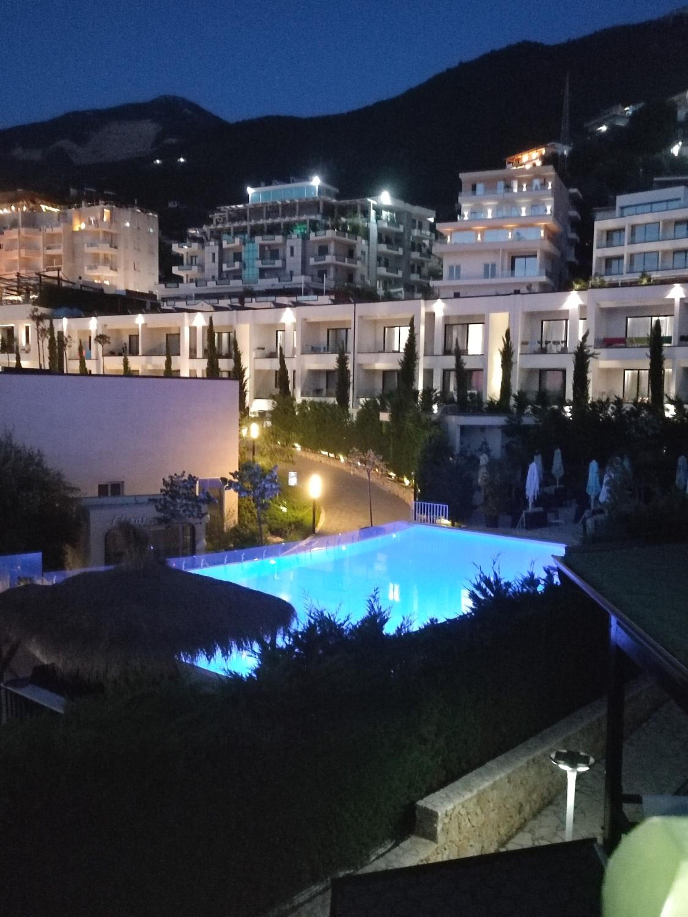 Iris Apartments
