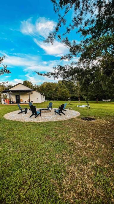 Southern Charm 3BR Fire pit pool table 7beds view 5