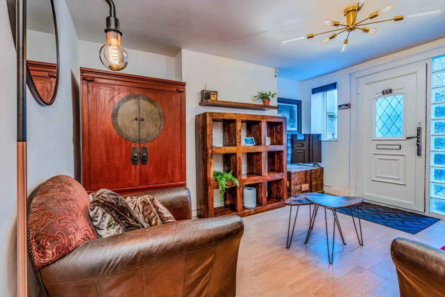 Pet-friendly flat w/ garden patio & smart tv
