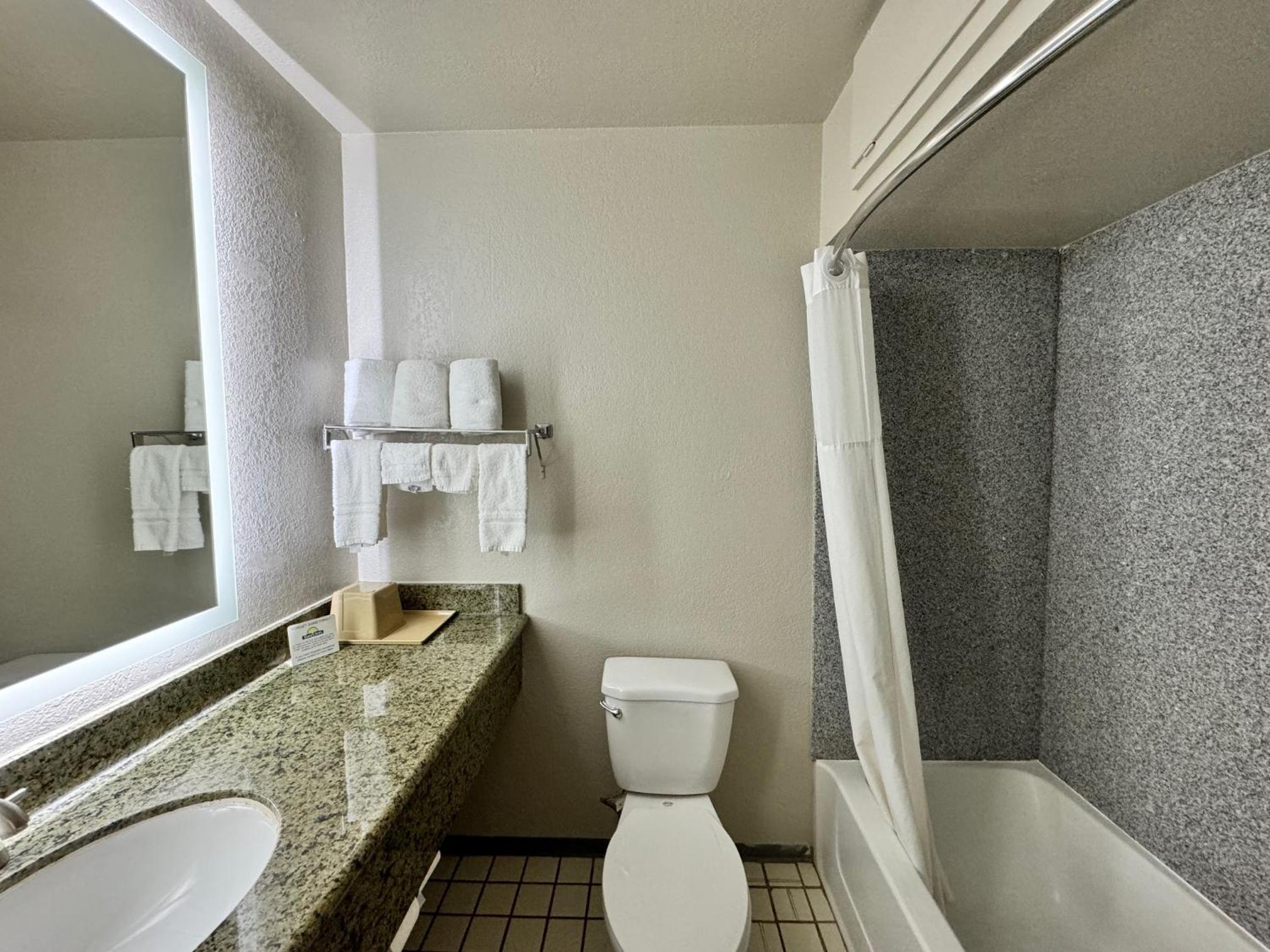 Van Horn Vacations - Days Inn by Wyndham Van Horn TX - Property Image 20